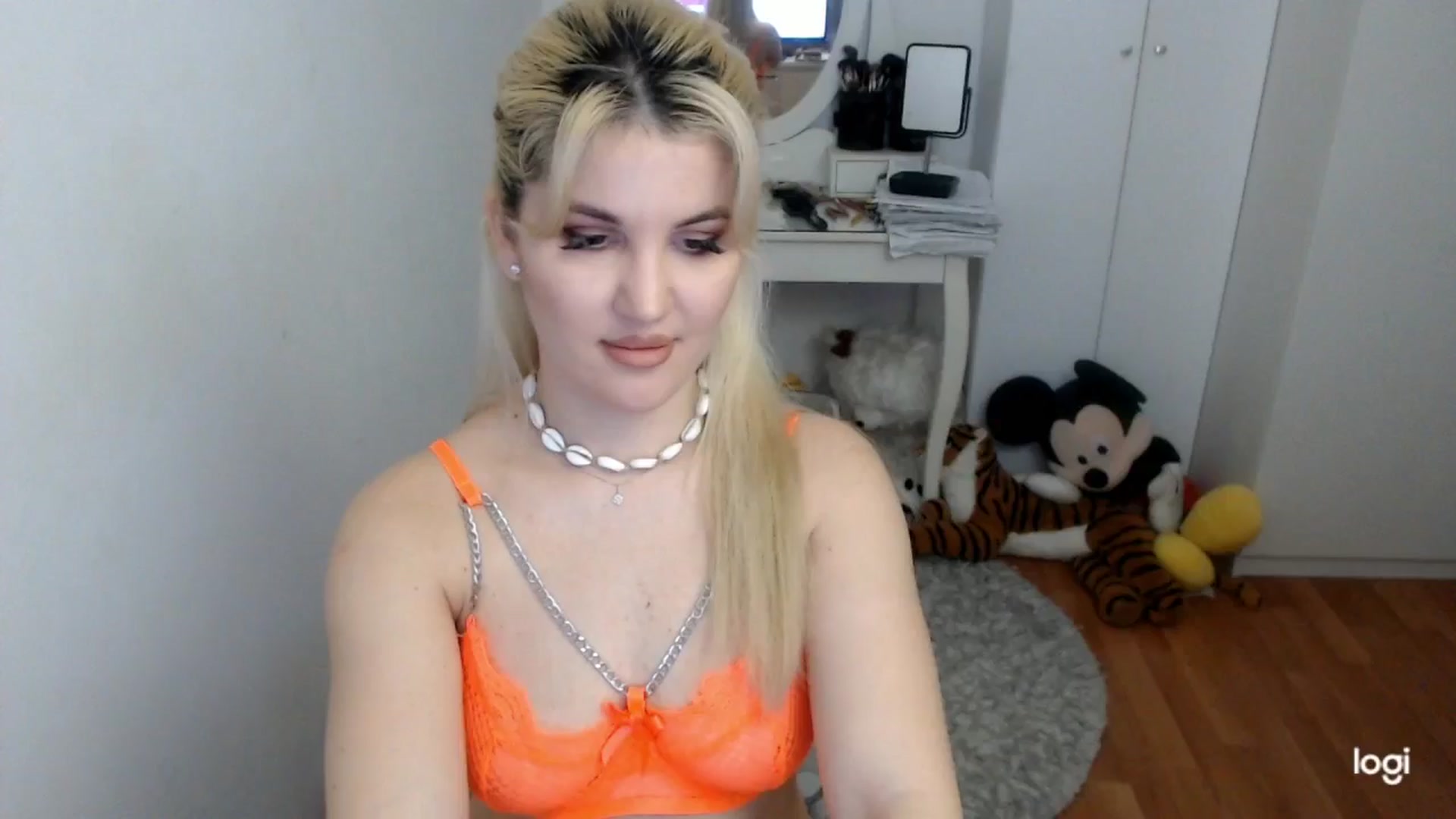 Gallery image thumbnail from WinterJewel's myfreecams stream on, 01/20/2026, 09:52 image 4 of 20
