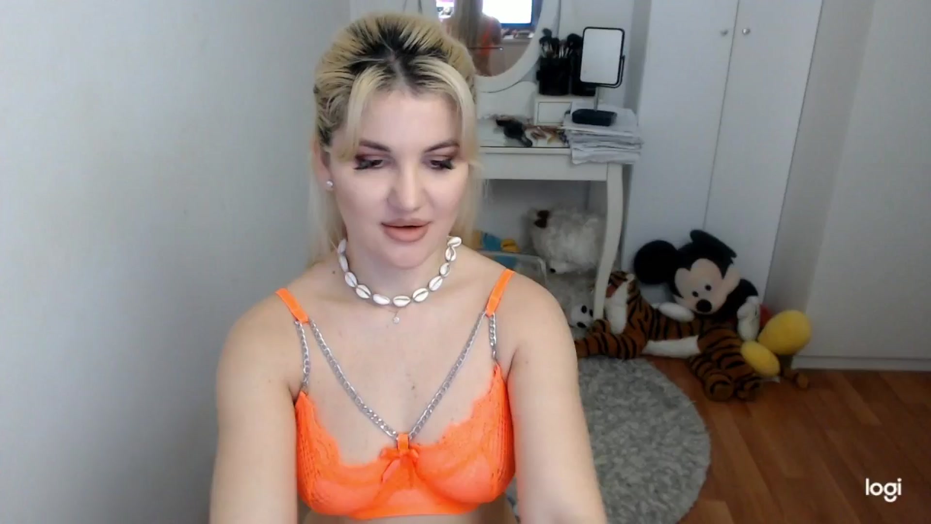 Gallery image thumbnail from WinterJewel's myfreecams stream on, 01/20/2026, 09:52 image 1 of 20