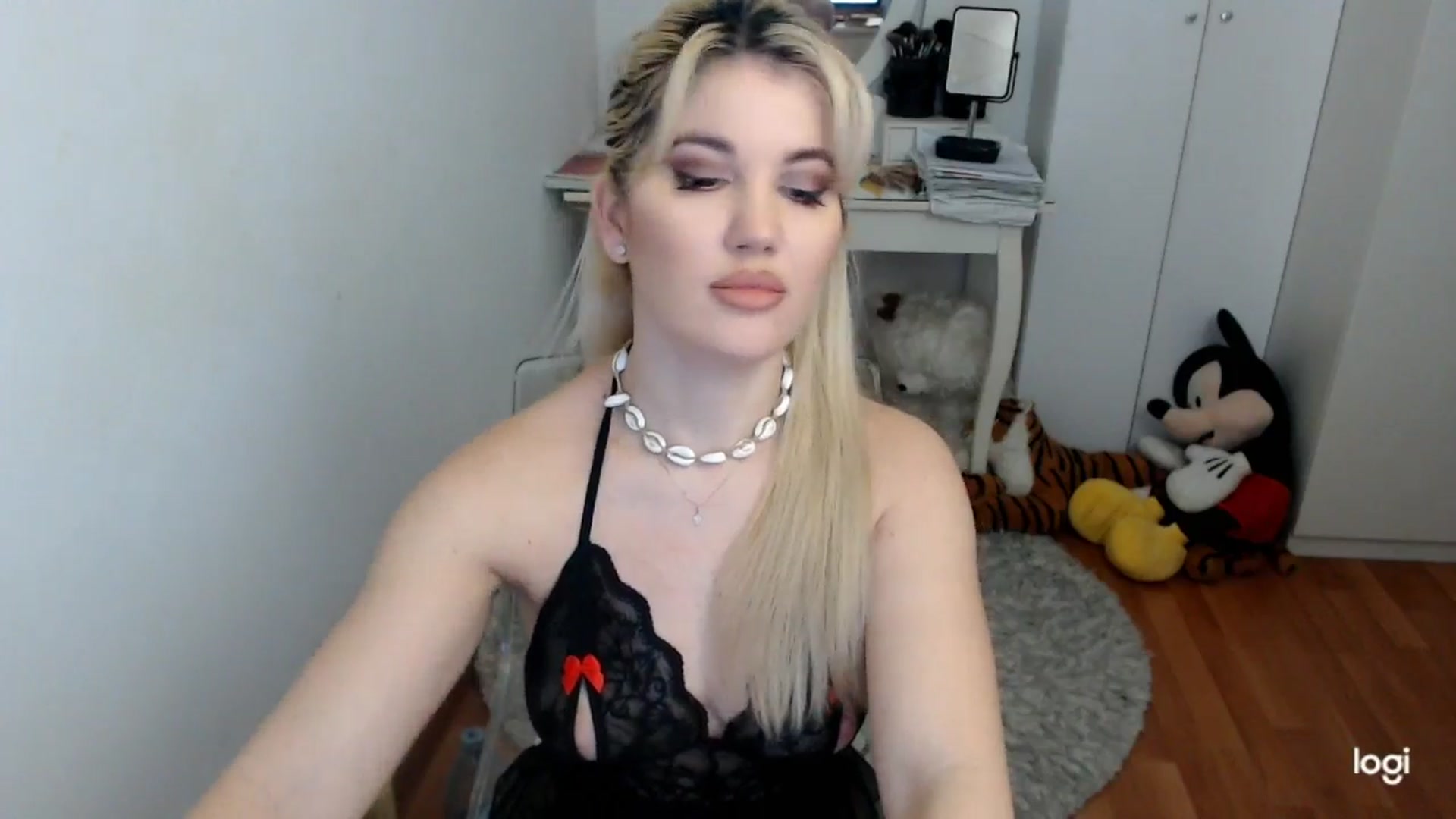 Gallery image thumbnail from WinterJewel's myfreecams stream on, 01/25/2026, 09:55 image 4 of 20