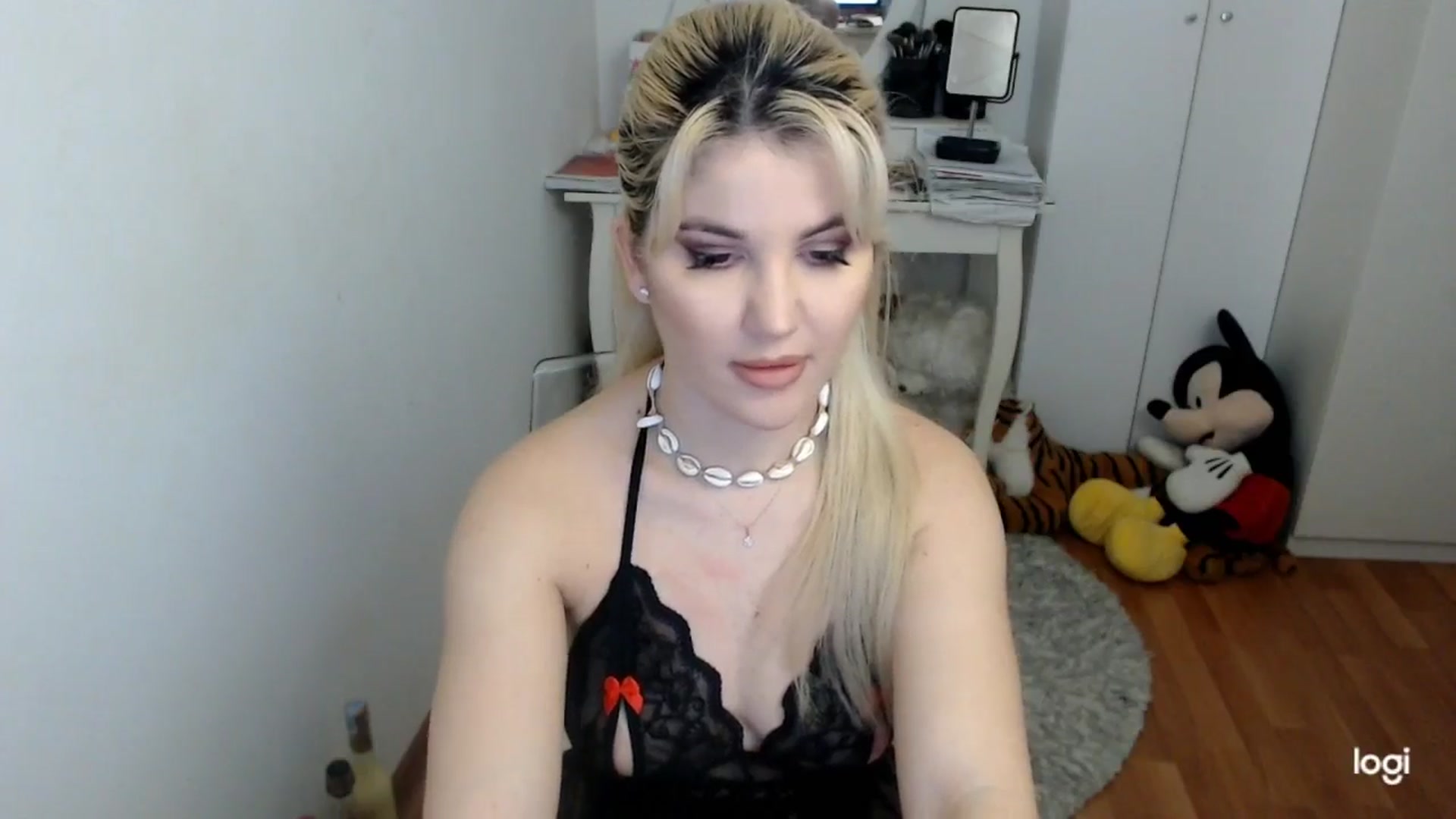 Gallery image thumbnail from WinterJewel's myfreecams stream on, 01/25/2026, 09:55 image 3 of 20
