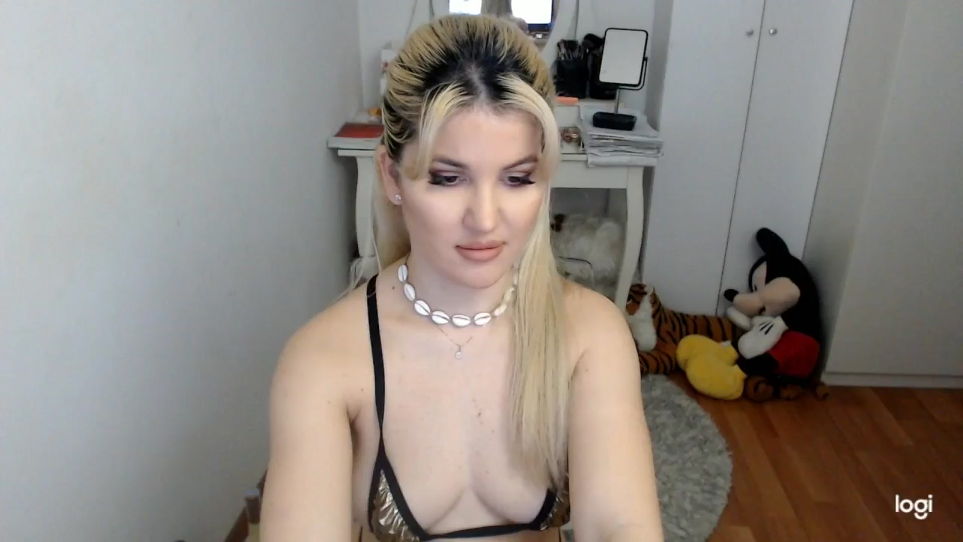 Gallery image thumbnail from WinterJewel's myfreecams stream on, 01/28/2026, 09:42 image 3 of 20