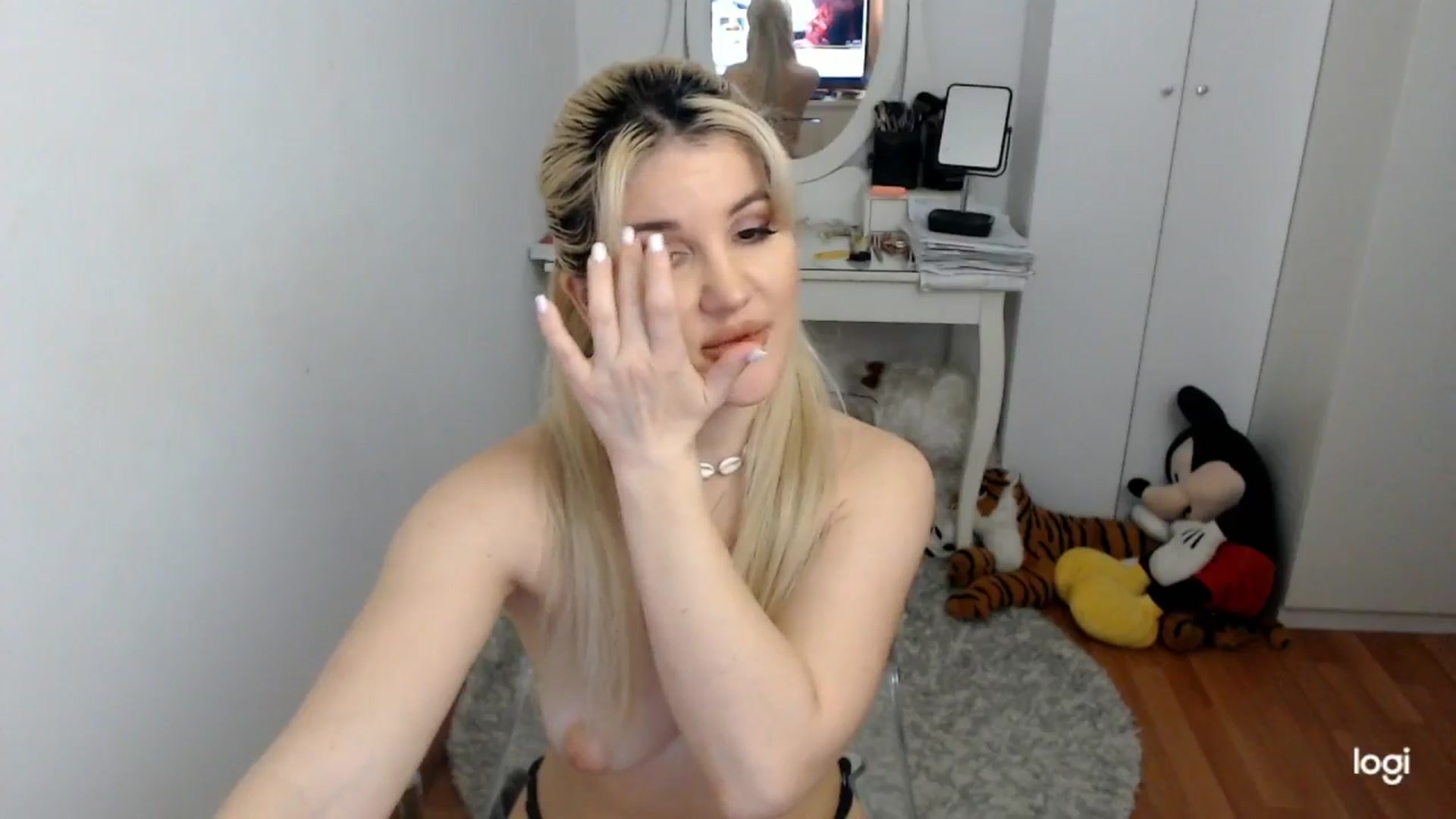 Gallery image thumbnail from WinterJewel's myfreecams stream on, 01/28/2026, 09:42 image 10 of 20