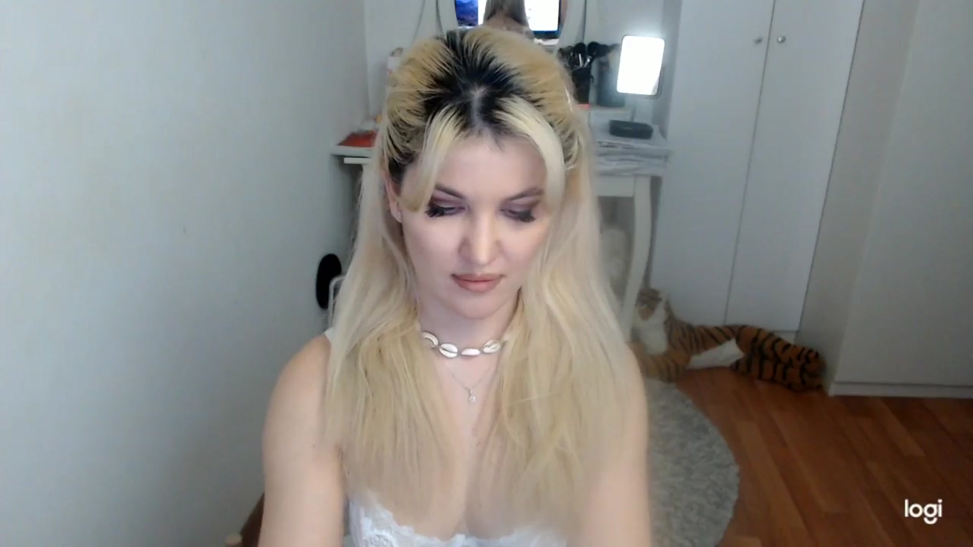 Gallery image thumbnail from WinterJewel's myfreecams stream on, 01/30/2026, 09:39 image 6 of 20