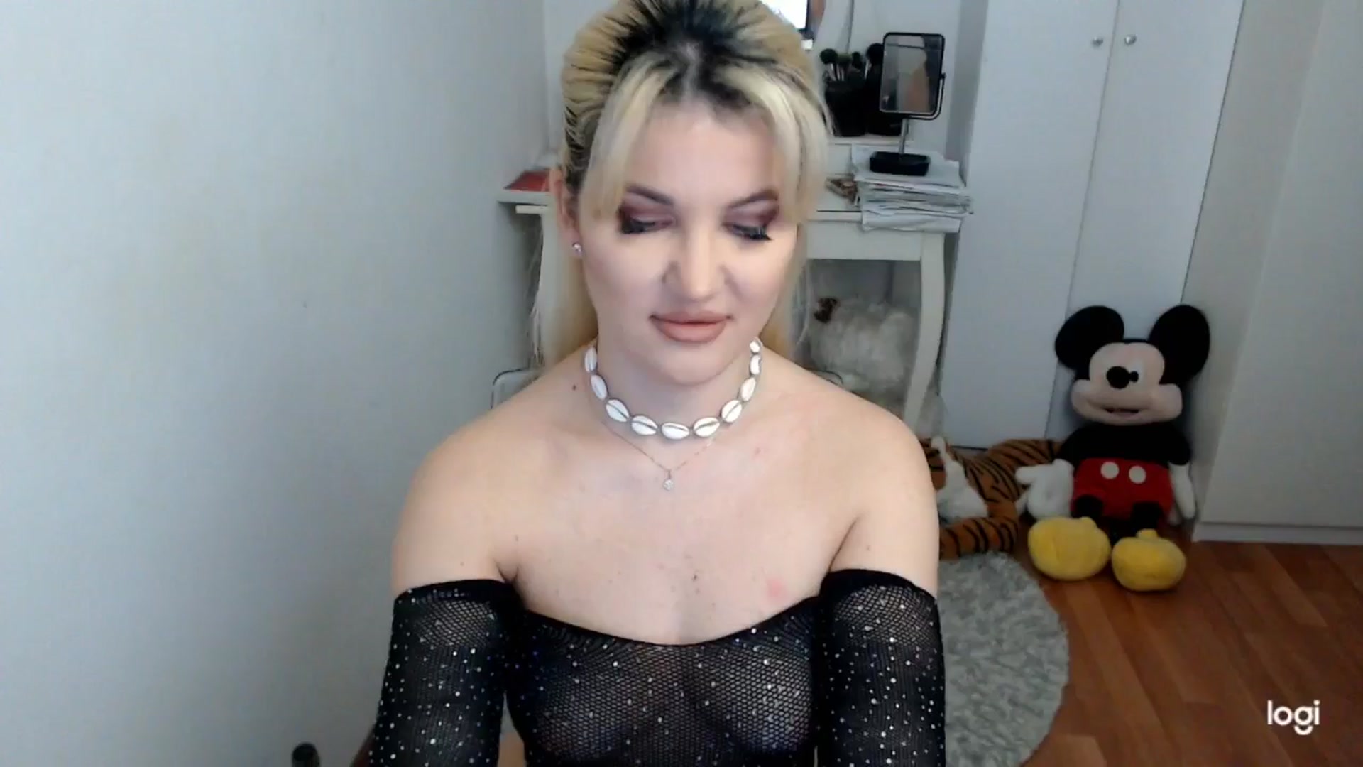 Gallery image thumbnail from WinterJewel's myfreecams stream on, 02/04/2026, 07:42 image 3 of 20