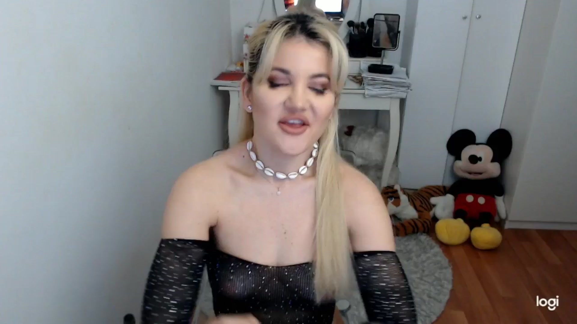 Gallery image thumbnail from WinterJewel's myfreecams stream on, 02/04/2026, 07:42 image 6 of 20