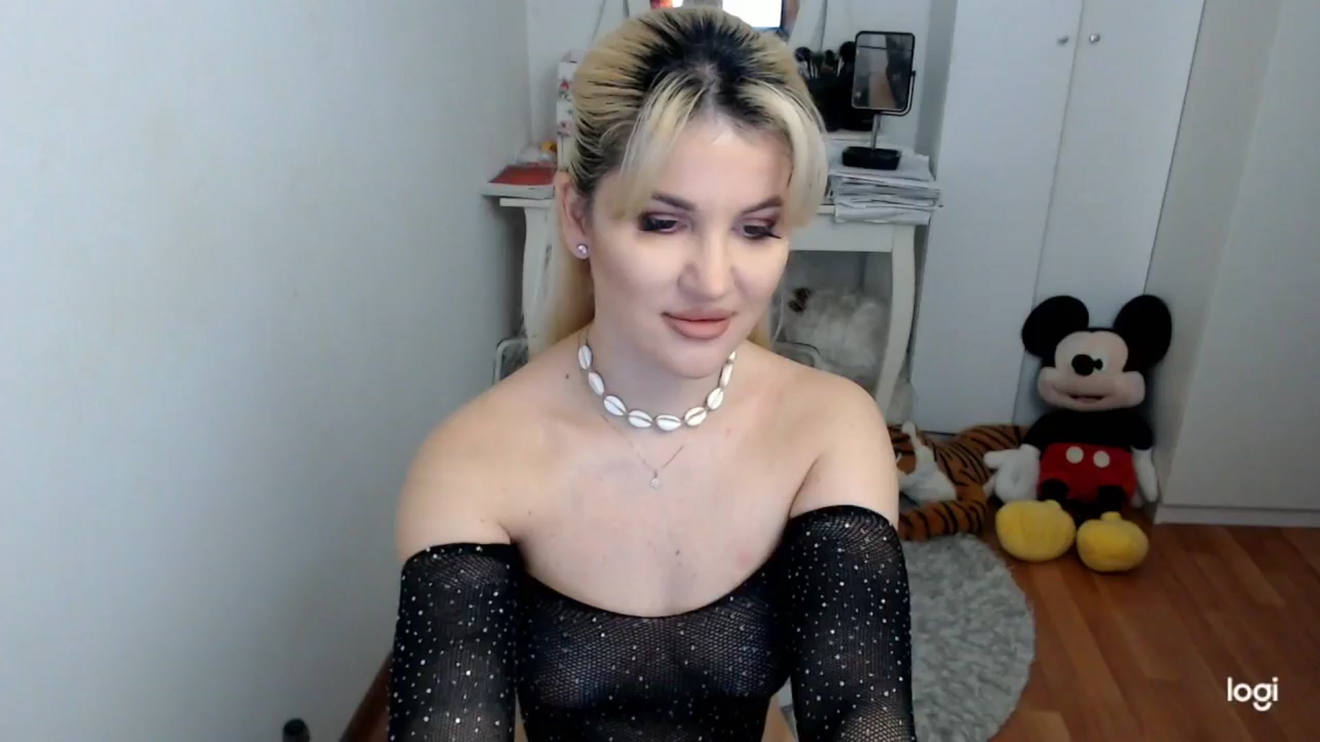 Gallery image thumbnail from WinterJewel's myfreecams stream on, 02/04/2026, 07:42 image 4 of 20