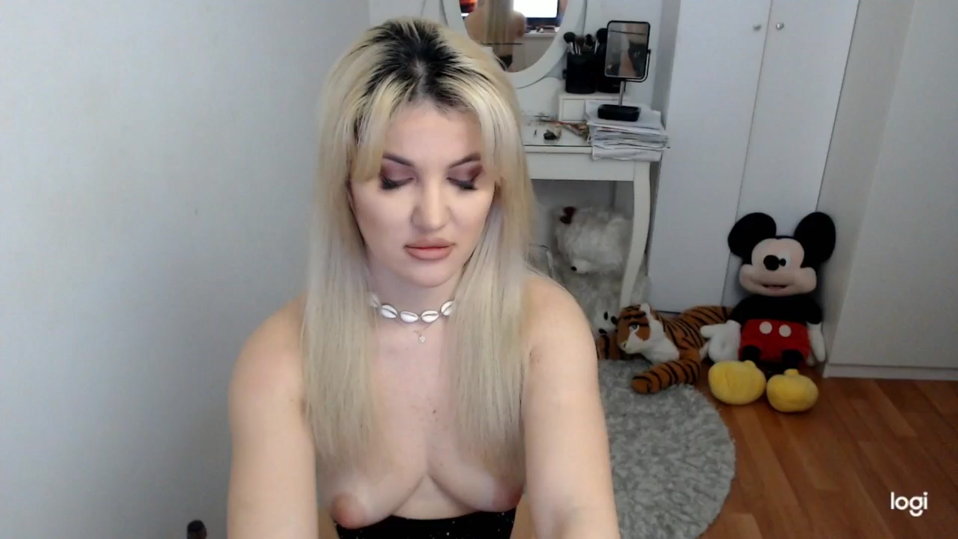 Gallery image thumbnail from WinterJewel's myfreecams stream on, 02/04/2026, 09:38 image 1 of 20