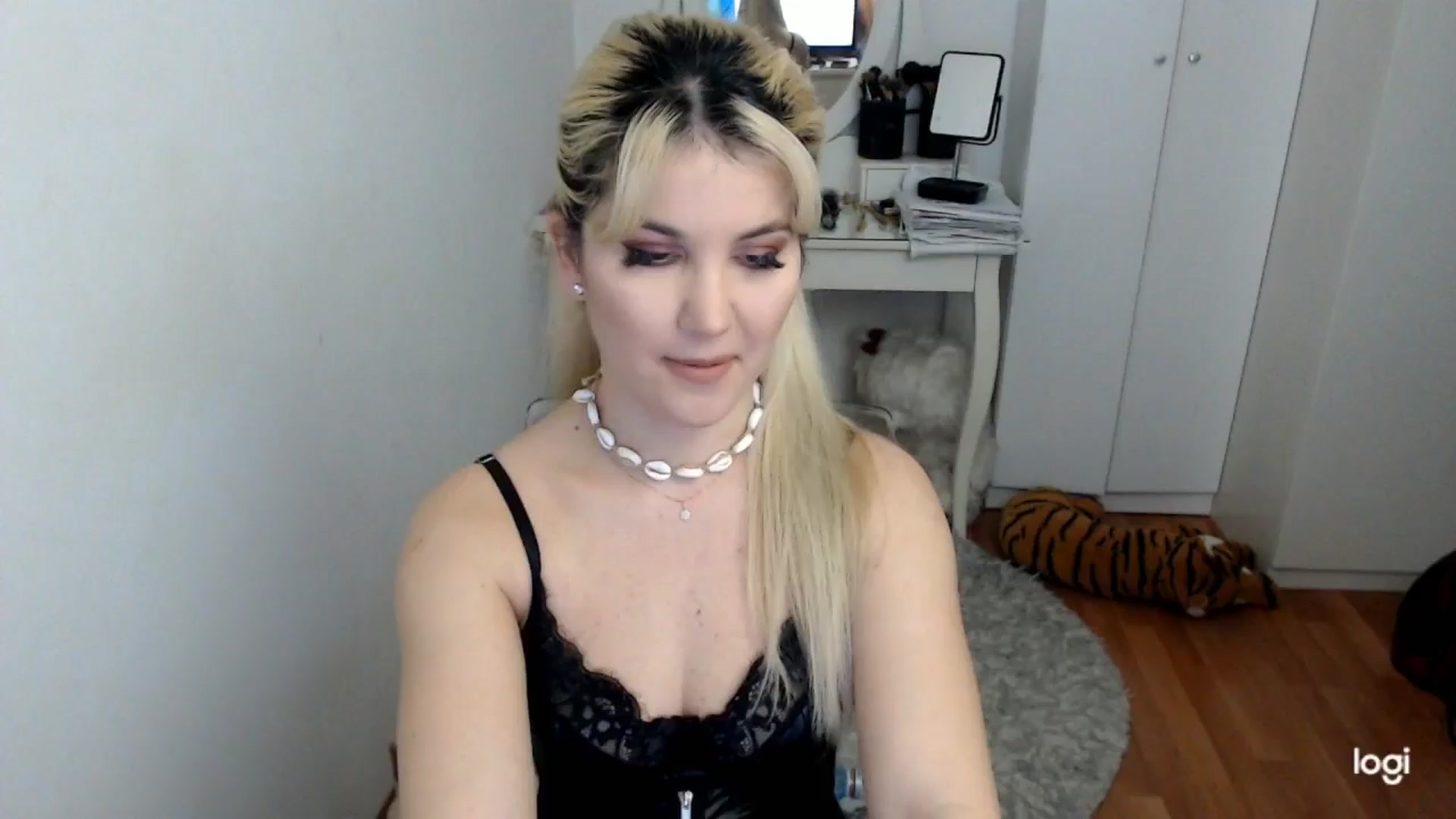 Gallery image thumbnail from WinterJewel's myfreecams stream on, 02/12/2026, 09:08 image 1 of 20