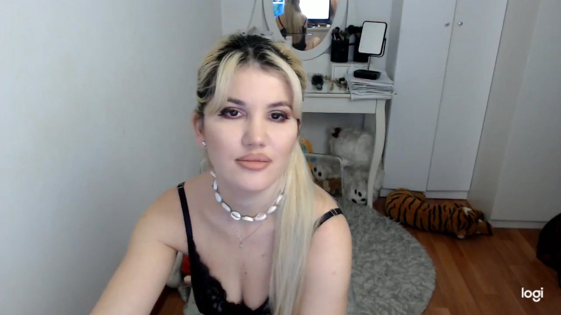 Gallery image thumbnail from WinterJewel's myfreecams stream on, 02/12/2026, 09:08 image 2 of 20