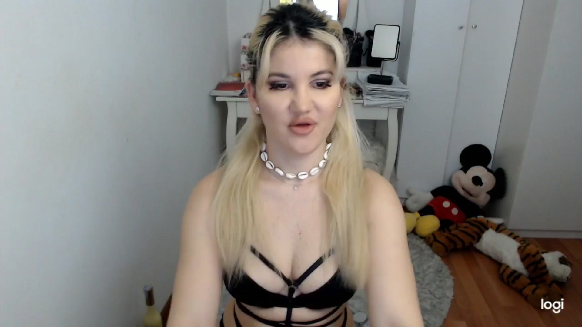 Gallery image thumbnail from WinterJewel's myfreecams stream on, 02/25/2026, 09:18 image 1 of 20