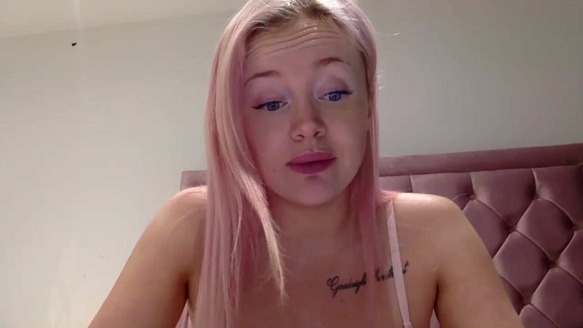 Gallery image thumbnail from WinterWarren's myfreecams stream on, 12/10/2022, 18:50 image 6 of 20