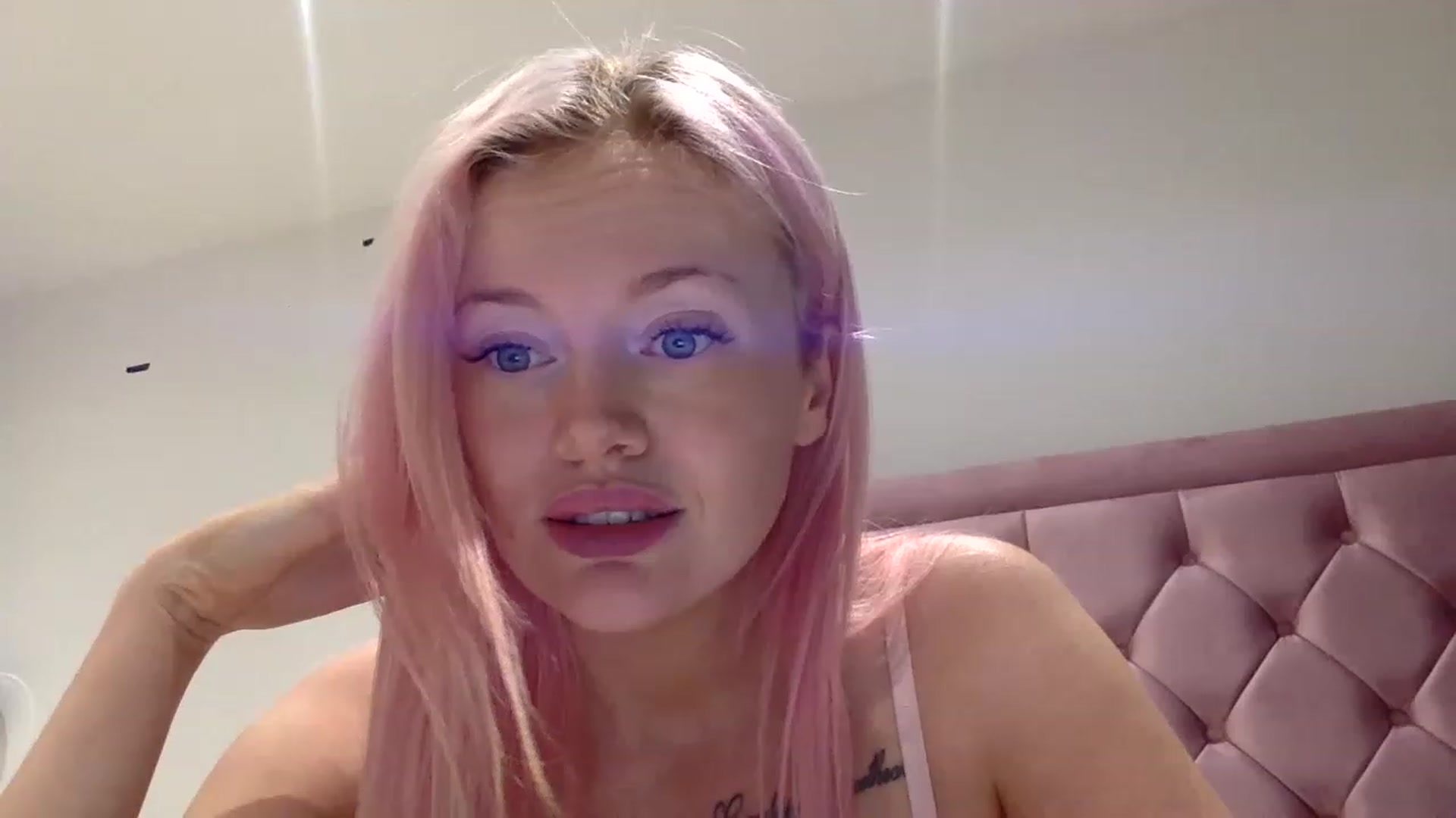 Gallery image thumbnail from WinterWarren's myfreecams stream on, 12/10/2022, 18:50 image 14 of 20