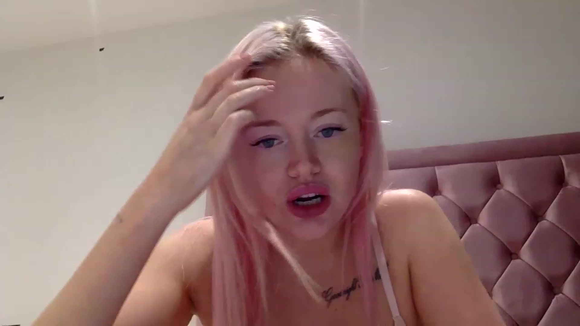 Gallery image thumbnail from WinterWarren's myfreecams stream on, 12/10/2022, 18:50 image 9 of 20