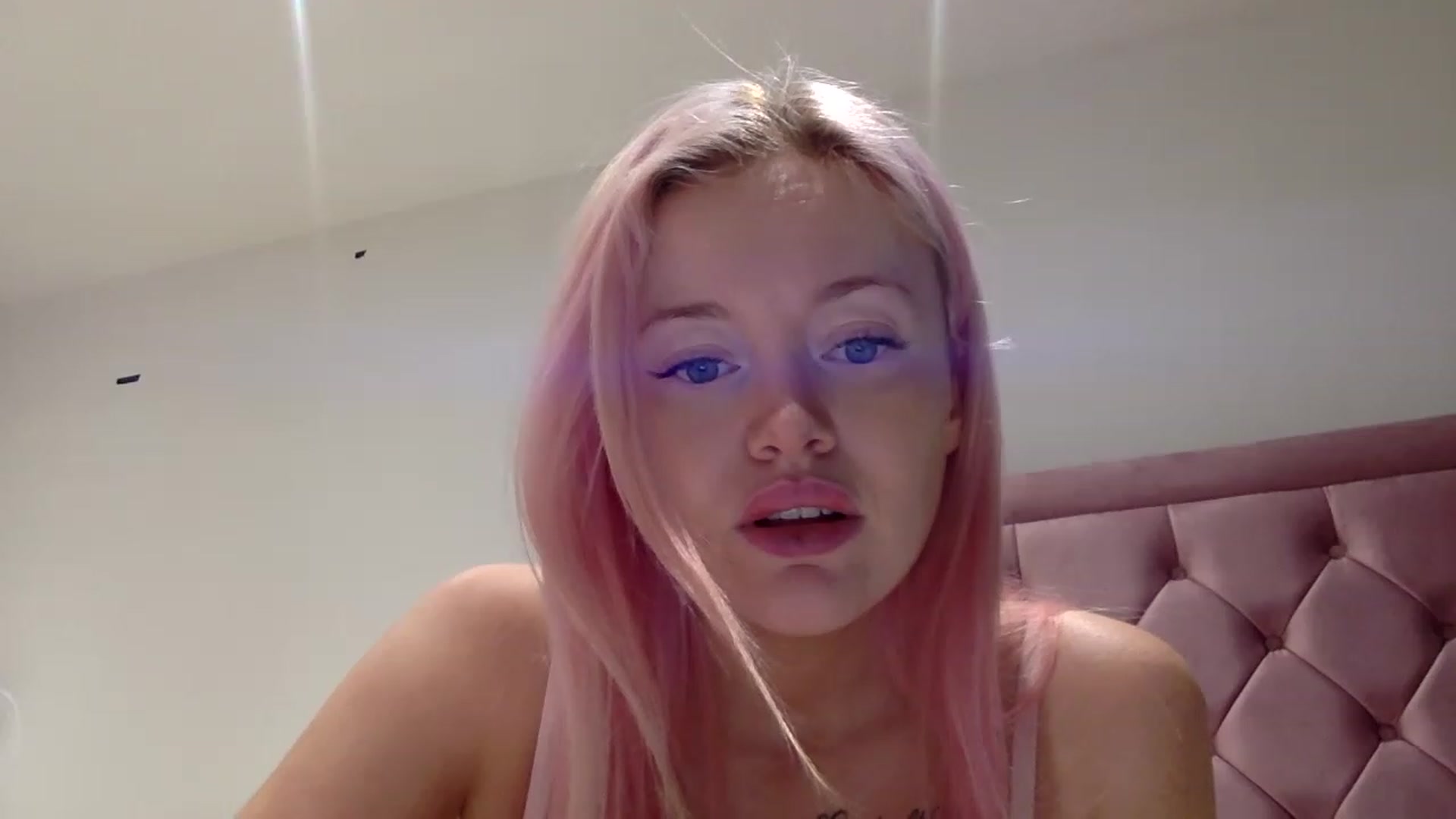 Gallery image thumbnail from WinterWarren's myfreecams stream on, 12/10/2022, 18:50 image 17 of 20