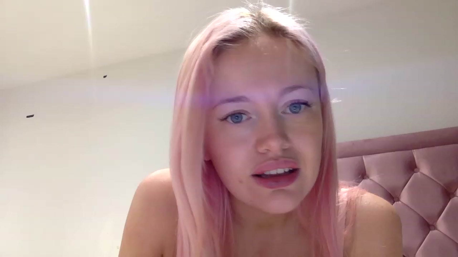 Gallery image thumbnail from WinterWarren's myfreecams stream on, 12/10/2022, 18:50 image 18 of 20