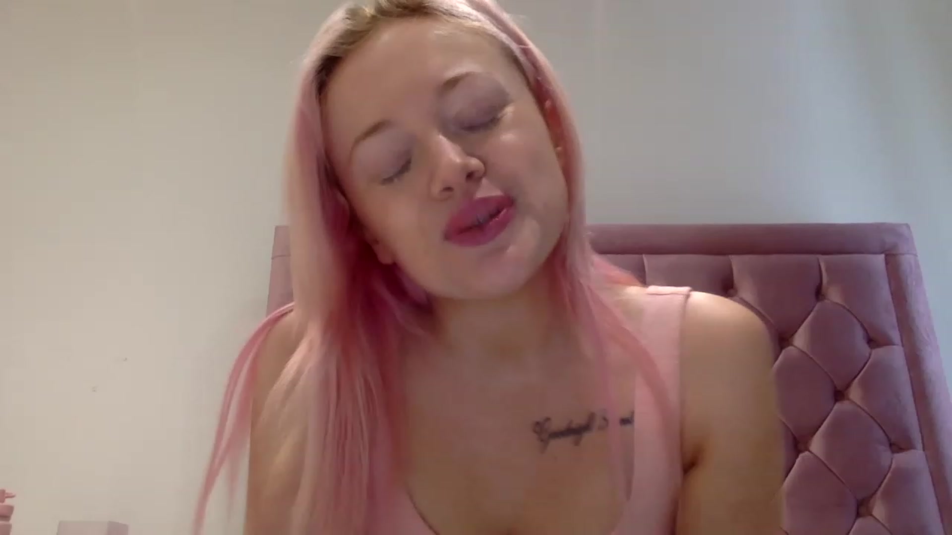 Gallery image thumbnail from WinterWarren's myfreecams stream on, 12/12/2022, 12:03 image 17 of 20