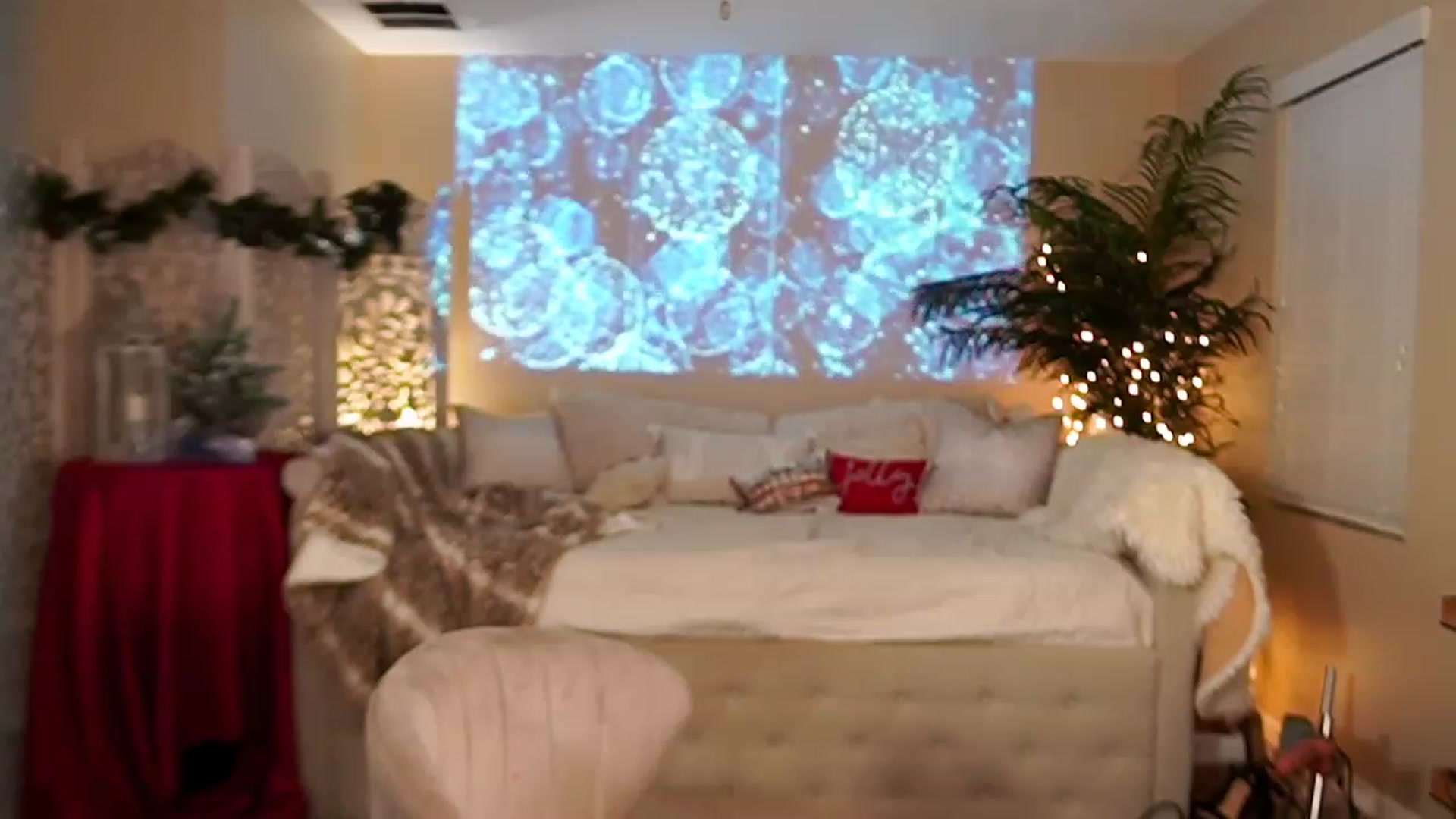 Gallery image thumbnail from Winter_Gray's myfreecams stream on, 12/18/2022, 05:48 image 14 of 20