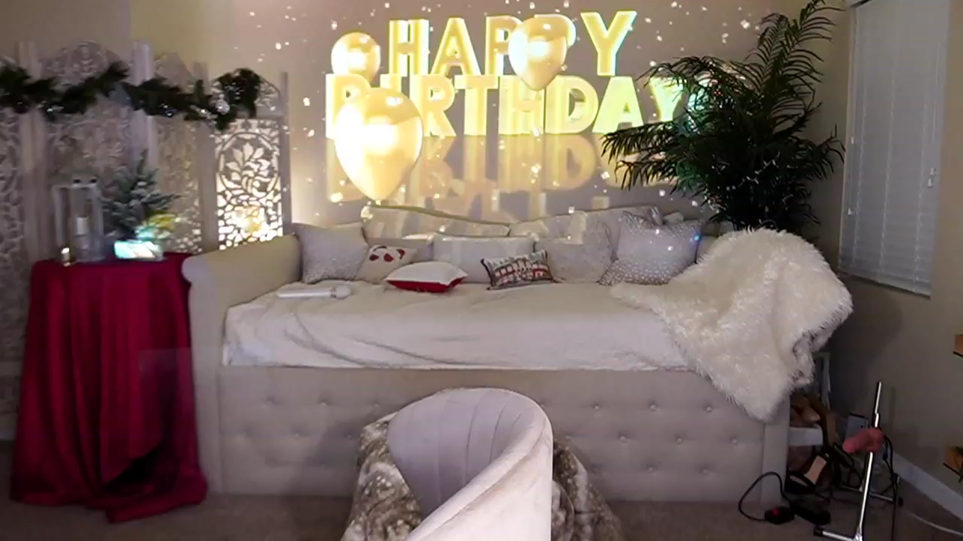 Gallery image thumbnail from Winter_Gray's myfreecams stream on, 12/21/2022, 04:10 image 3 of 20