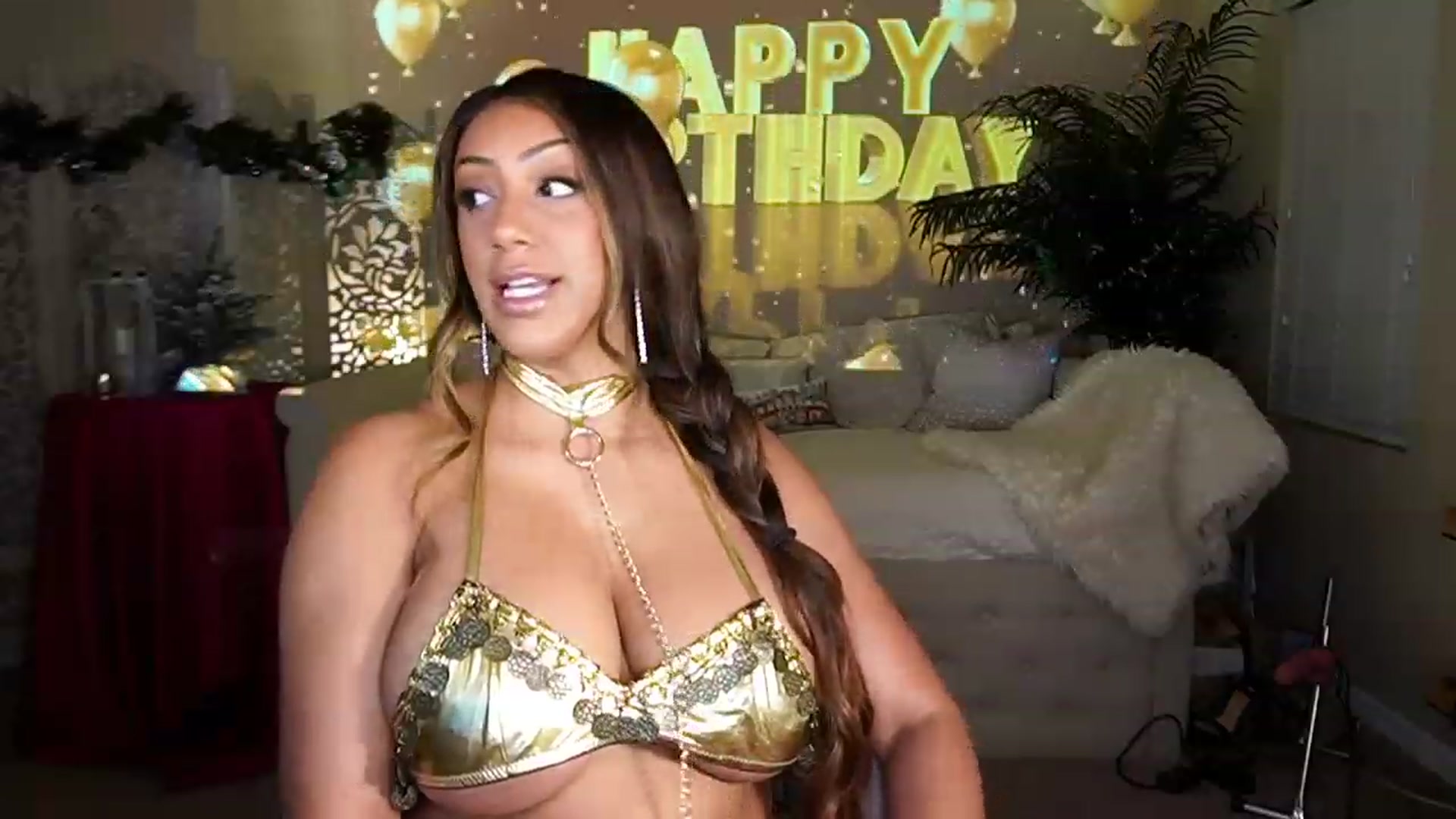 Gallery image thumbnail from Winter_Gray's myfreecams stream on, 12/21/2022, 04:10 image 8 of 20