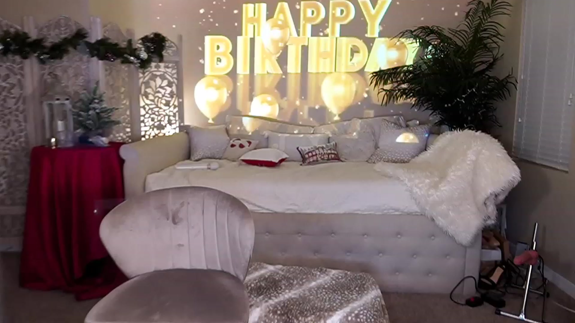 Gallery image thumbnail from Winter_Gray's myfreecams stream on, 12/21/2022, 04:56 image 19 of 20