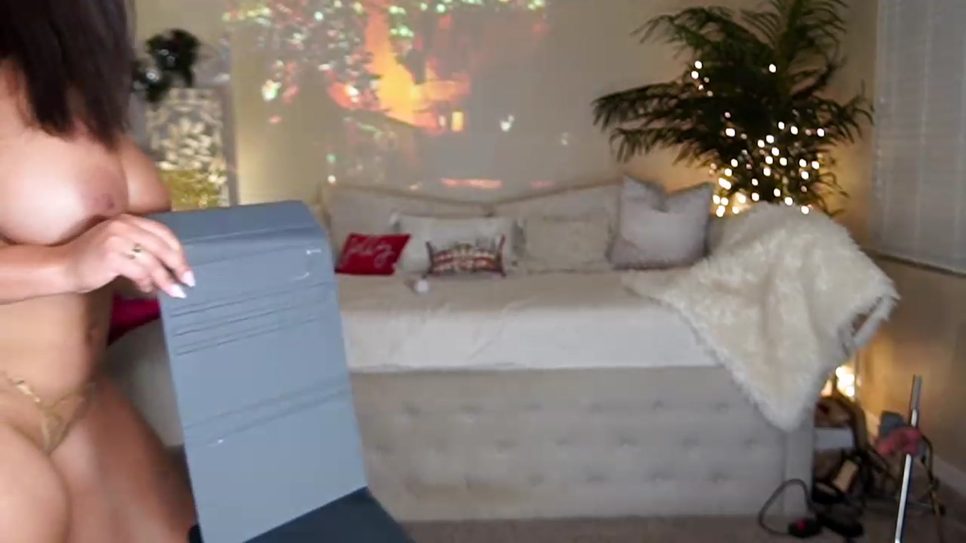 Gallery image thumbnail from Winter_Gray's myfreecams stream on, 12/22/2022, 06:35 image 16 of 20