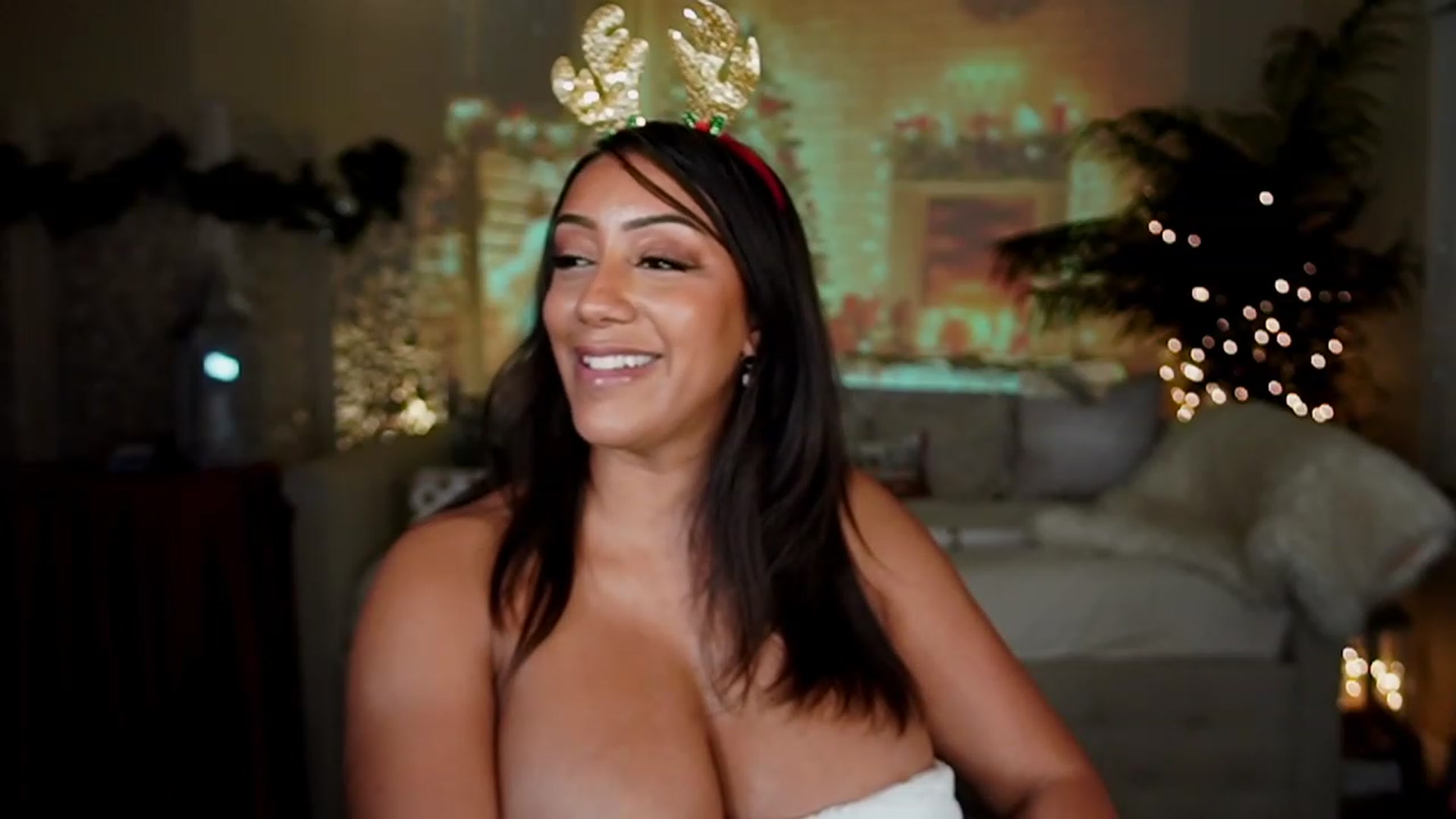 Gallery image thumbnail from Winter_Gray's myfreecams stream on, 12/24/2022, 05:44 image 17 of 20