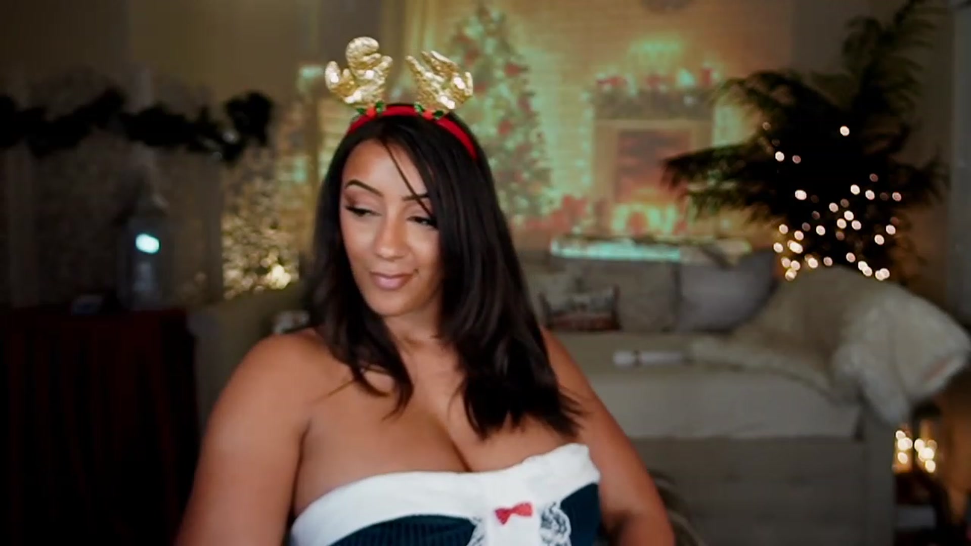 Gallery image thumbnail from Winter_Gray's myfreecams stream on, 12/24/2022, 05:44 image 5 of 20