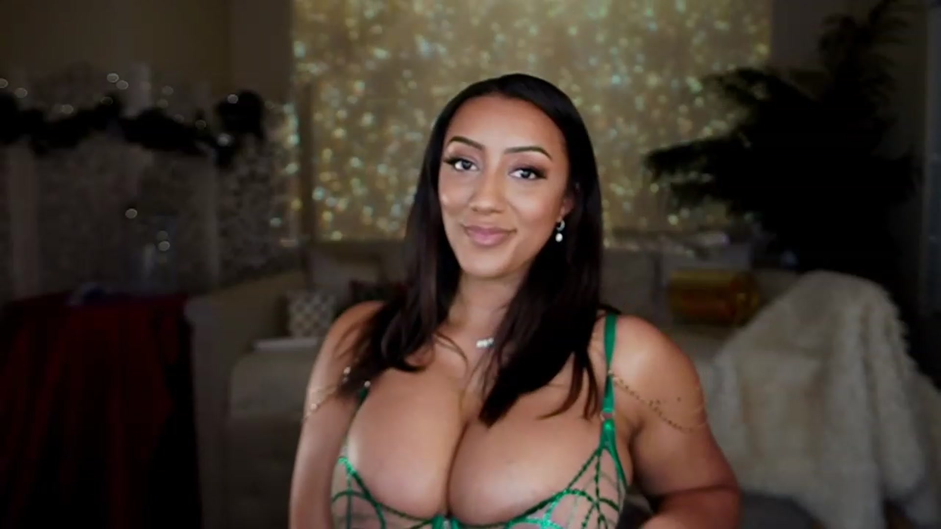 Gallery image thumbnail from Winter_Gray's myfreecams stream on, 12/27/2022, 05:38 image 18 of 20