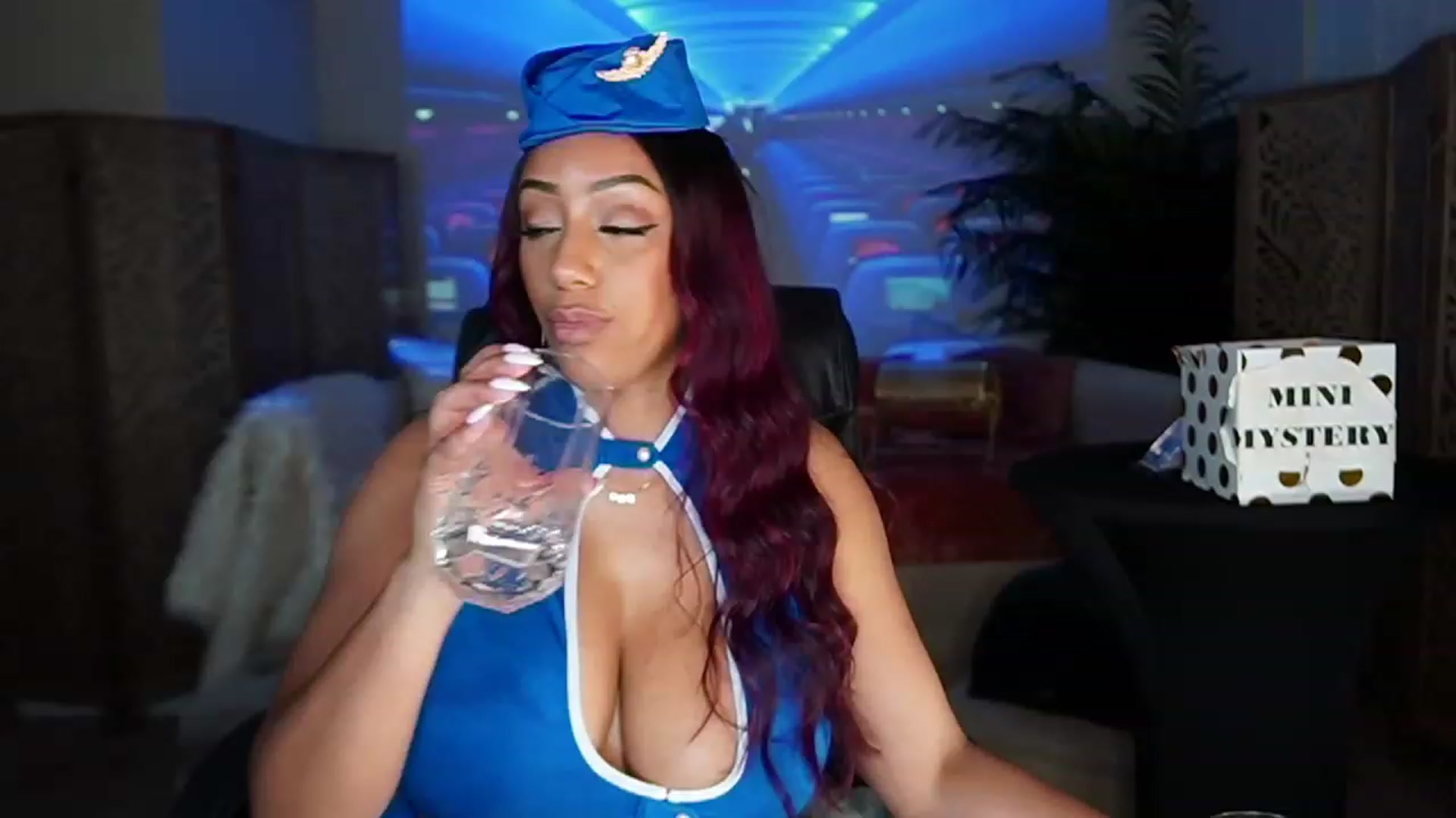 Gallery image thumbnail from Winter_Gray's myfreecams stream on, 01/04/2023, 07:11 image 18 of 20