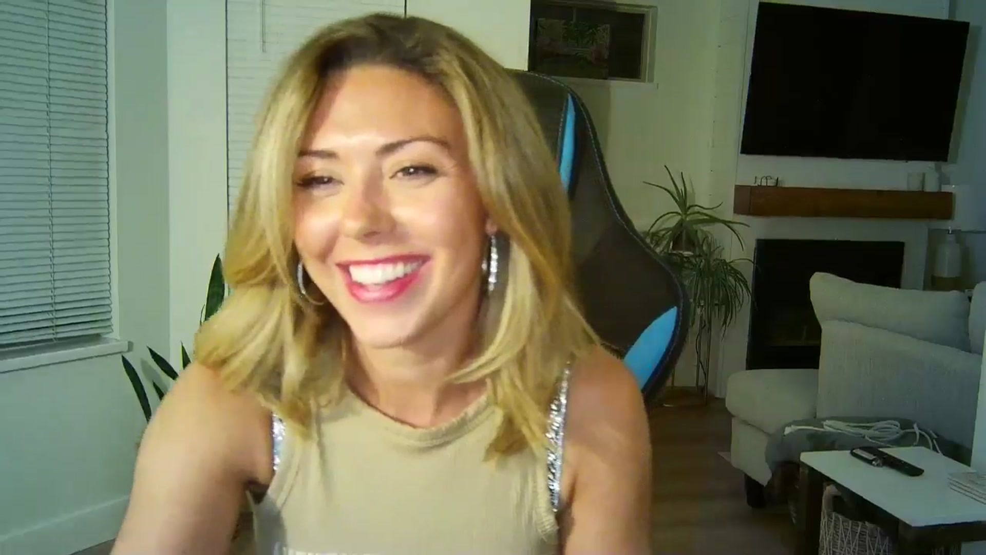 Gallery image thumbnail from Winxzyyy's myfreecams stream on, 08/17/2024, 06:16 image 14 of 20