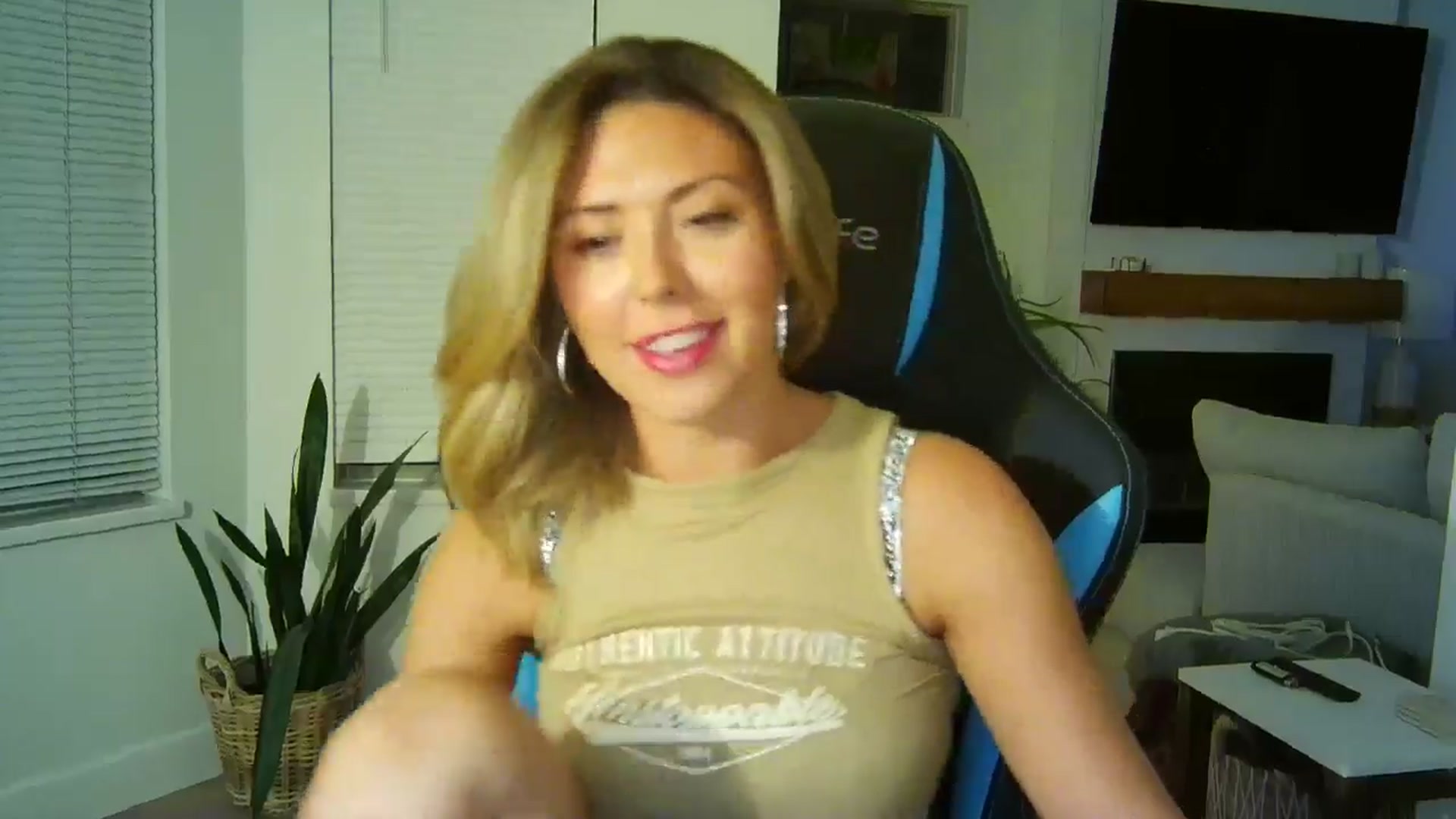Gallery image thumbnail from Winxzyyy's myfreecams stream on, 08/17/2024, 06:16 image 8 of 20