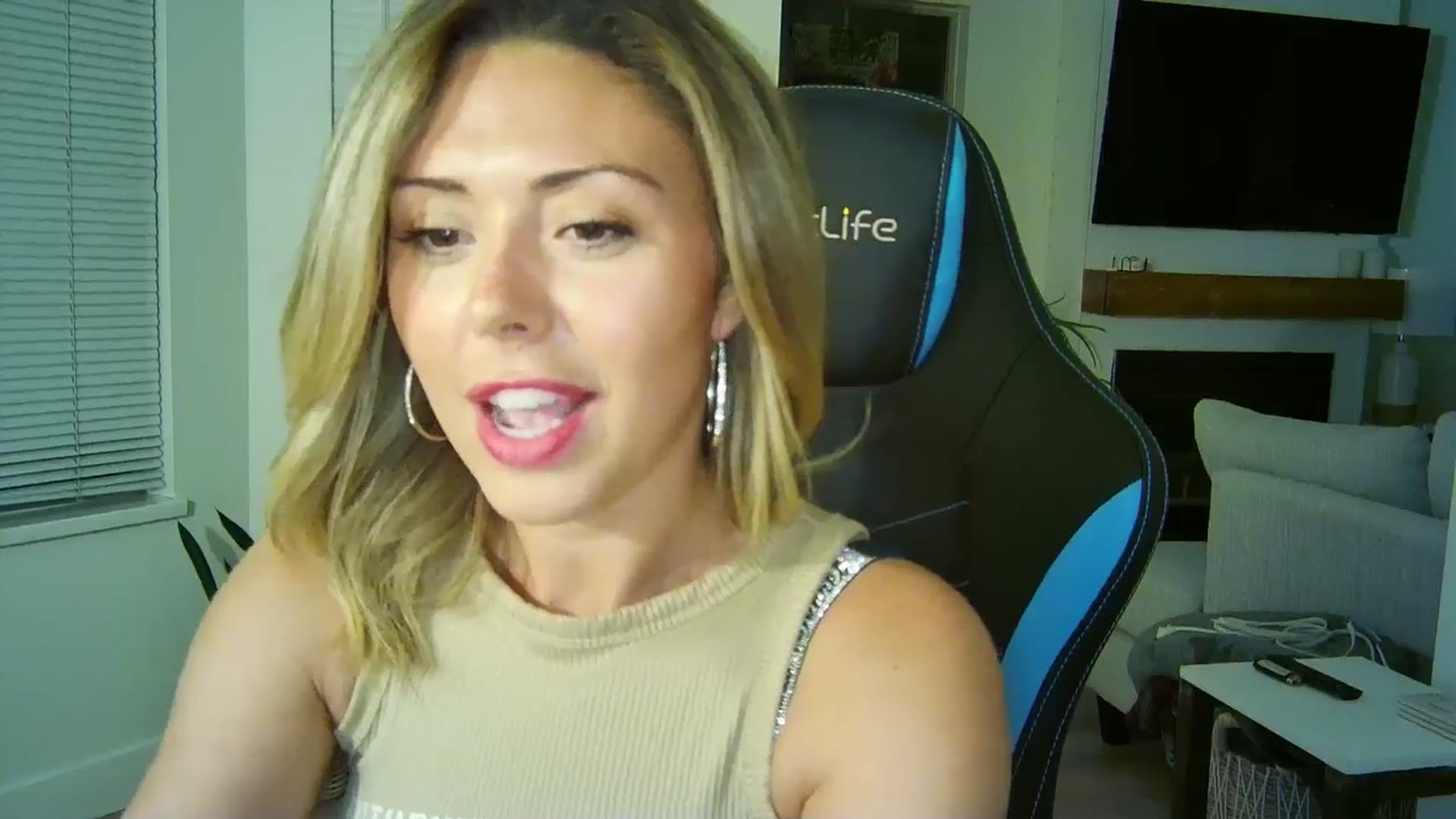 Gallery image thumbnail from Winxzyyy's myfreecams stream on, 08/17/2024, 06:16 image 4 of 20