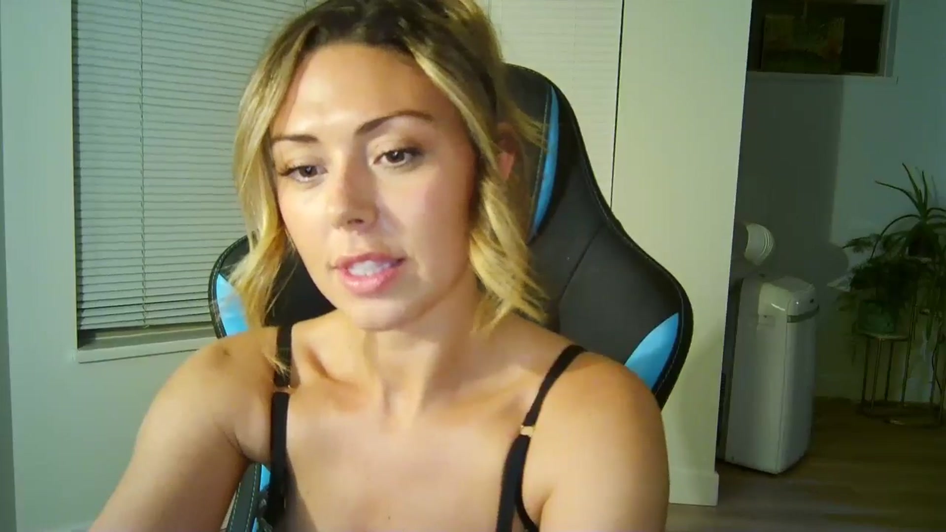 Gallery image thumbnail from Winxzyyy's myfreecams stream on, 08/18/2024, 07:45 image 20 of 20