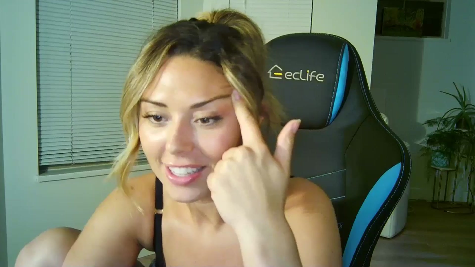 Gallery image thumbnail from Winxzyyy's myfreecams stream on, 08/18/2024, 07:45 image 18 of 20