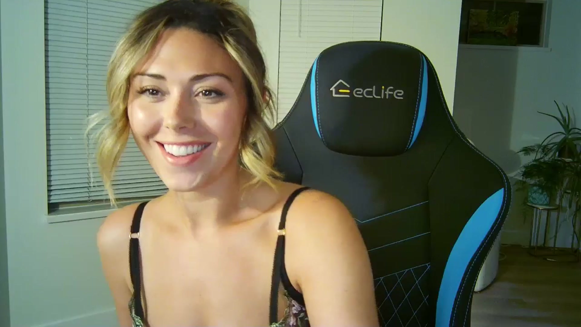 Gallery image thumbnail from Winxzyyy's myfreecams stream on, 08/18/2024, 07:45 image 3 of 20