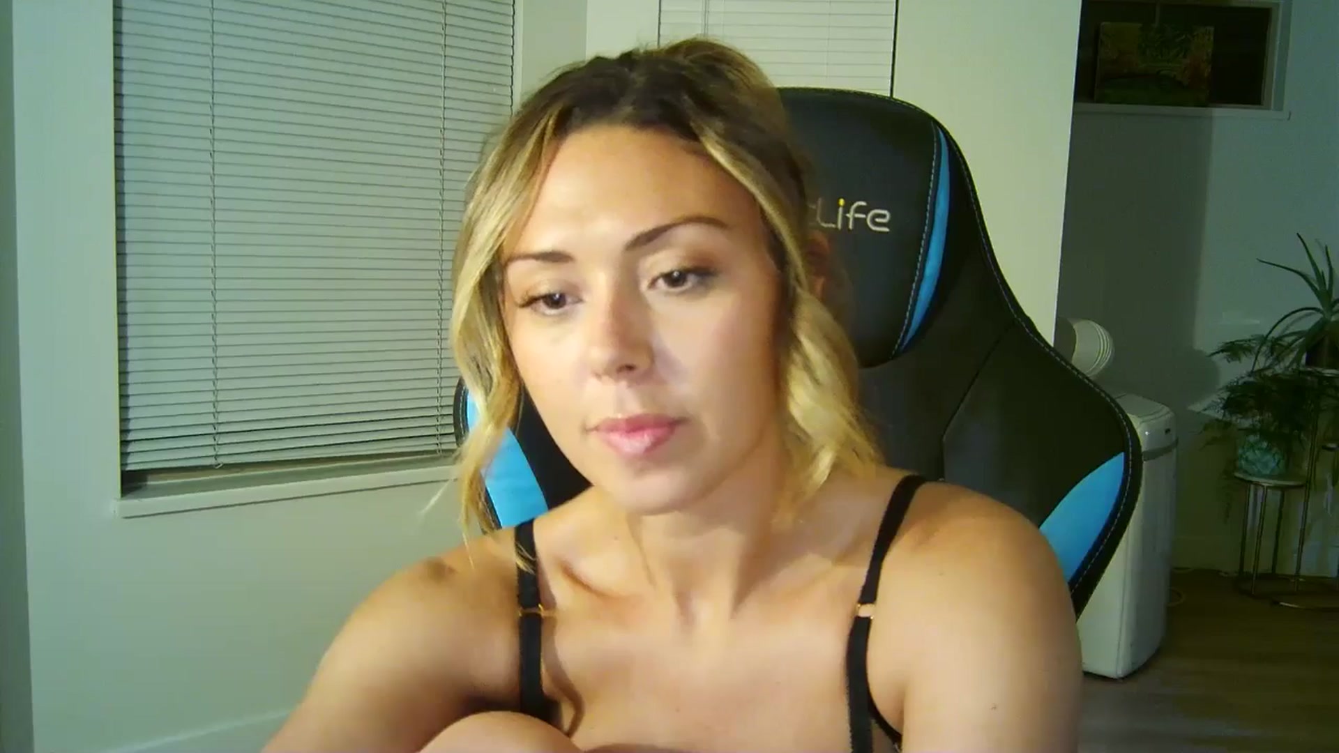 Gallery image thumbnail from Winxzyyy's myfreecams stream on, 08/18/2024, 08:55 image 7 of 20
