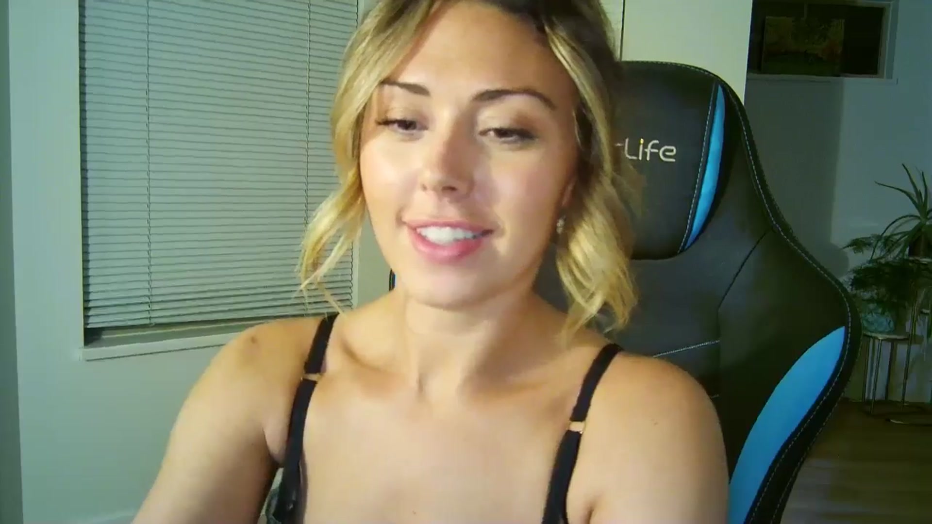 Gallery image thumbnail from Winxzyyy's myfreecams stream on, 08/18/2024, 08:55 image 6 of 20