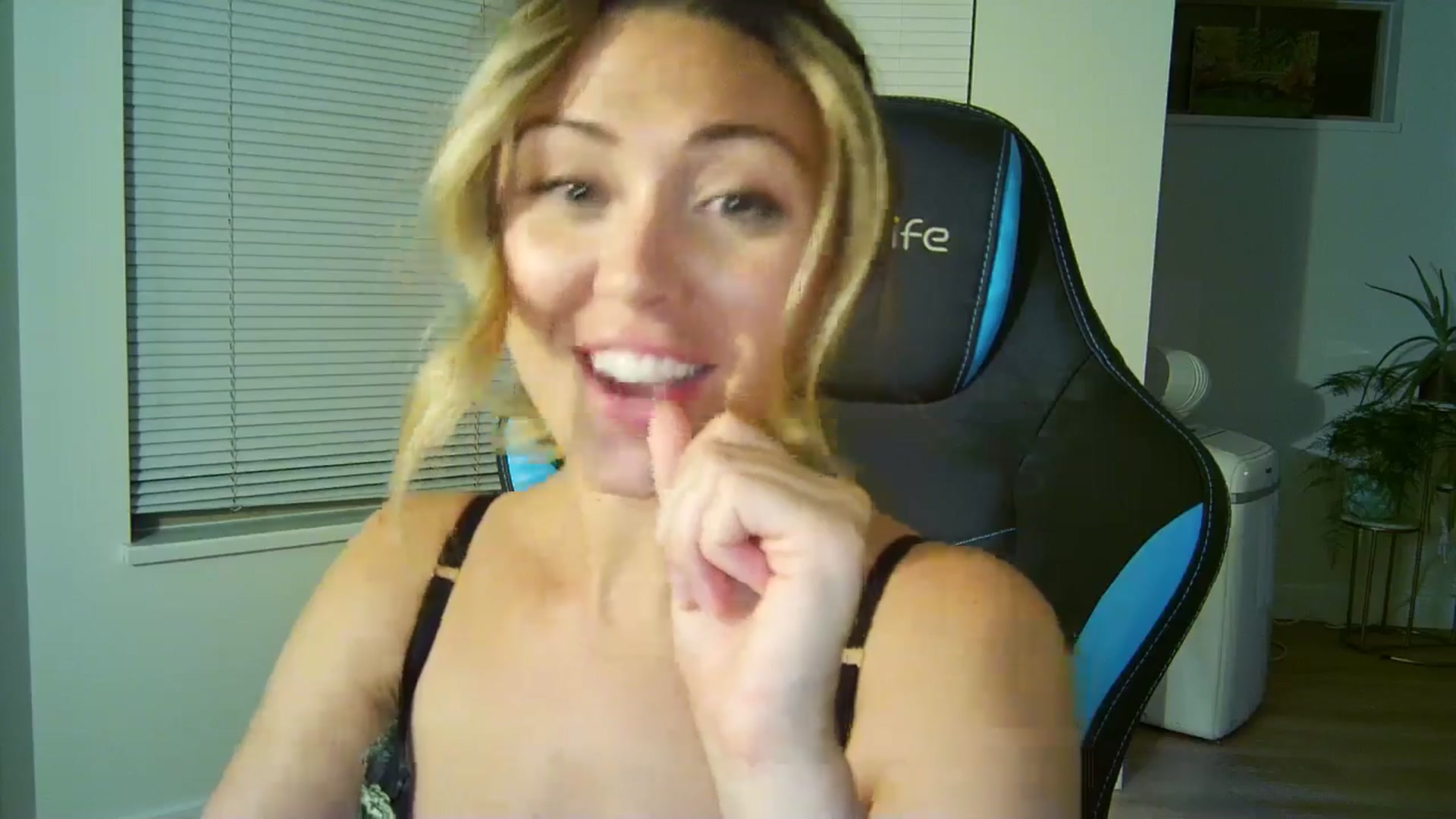 Gallery image thumbnail from Winxzyyy's myfreecams stream on, 08/18/2024, 08:55 image 20 of 20