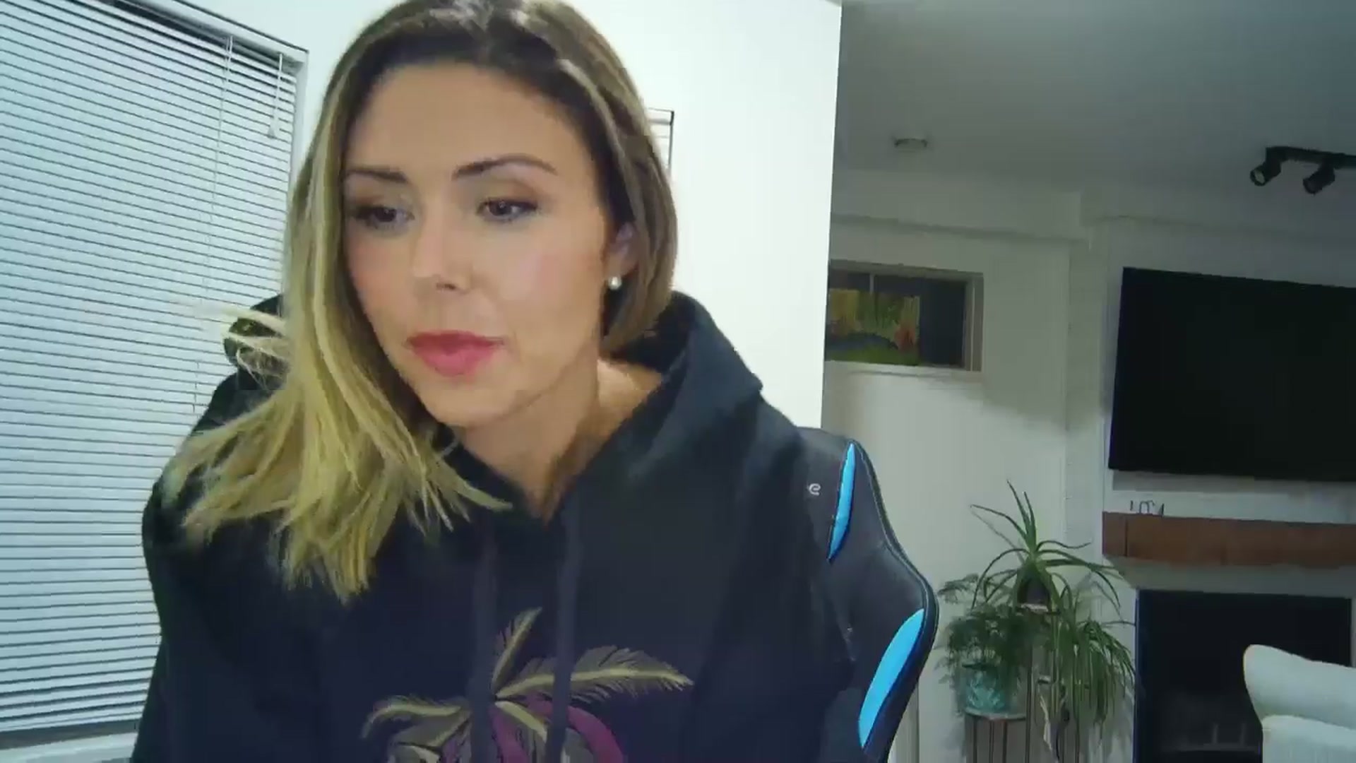 Gallery image thumbnail from Winxzyyy's myfreecams stream on, 08/20/2024, 06:42 image 6 of 20