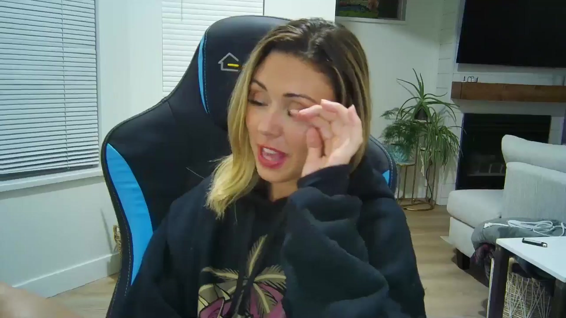 Gallery image thumbnail from Winxzyyy's myfreecams stream on, 08/20/2024, 06:42 image 14 of 20