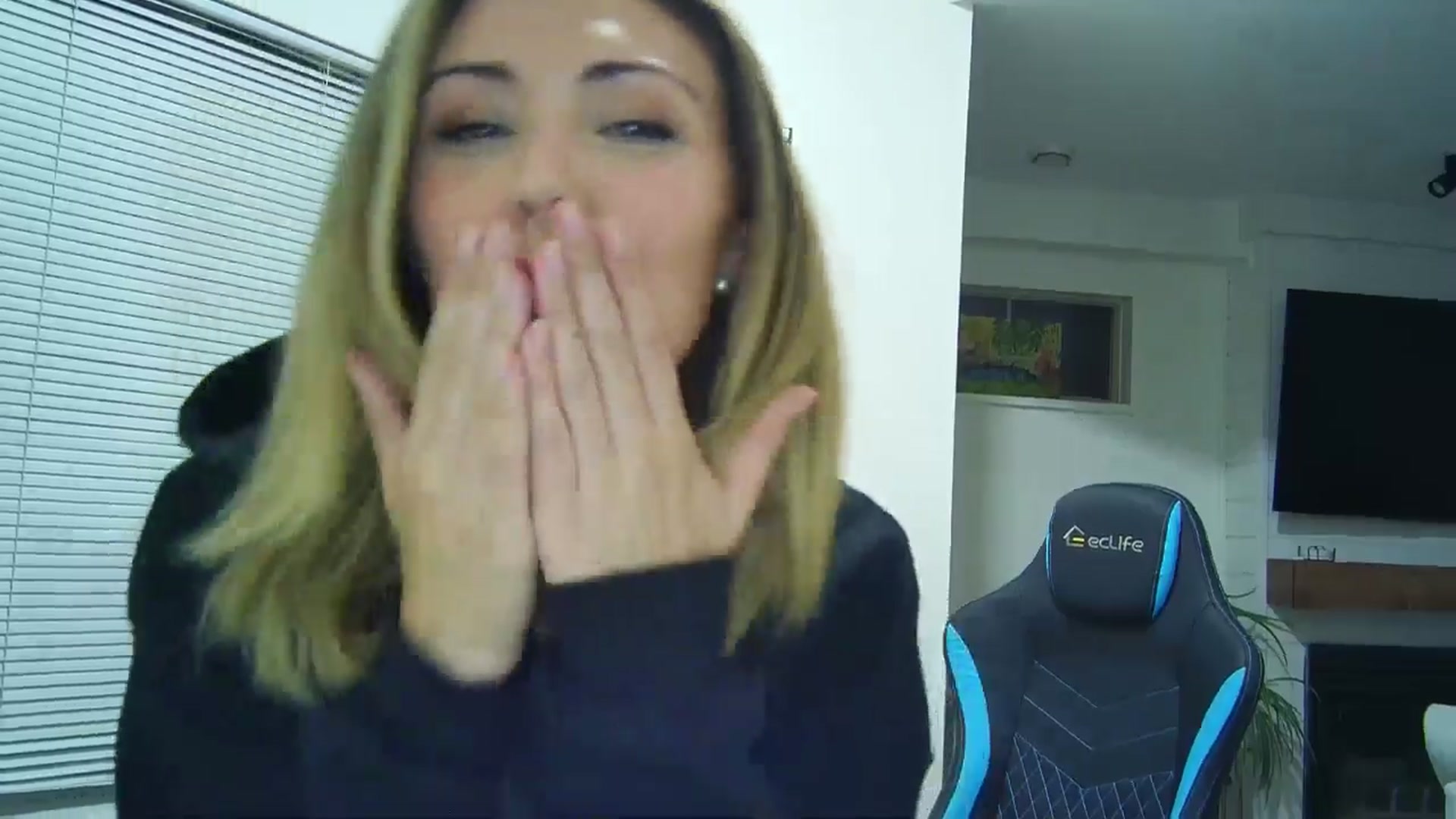 Gallery image thumbnail from Winxzyyy's myfreecams stream on, 08/20/2024, 06:42 image 7 of 20