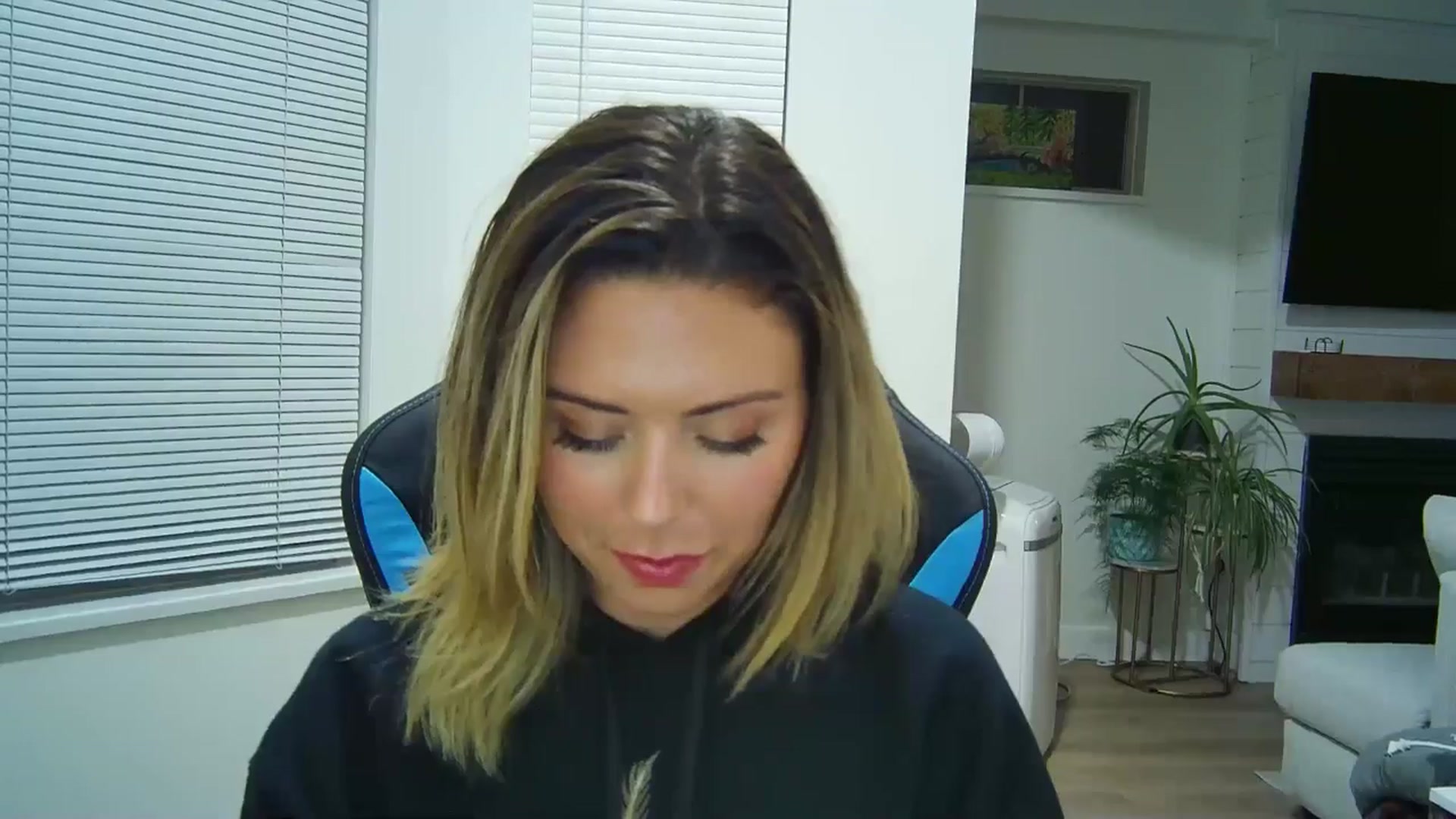 Gallery image thumbnail from Winxzyyy's myfreecams stream on, 08/20/2024, 06:42 image 10 of 20