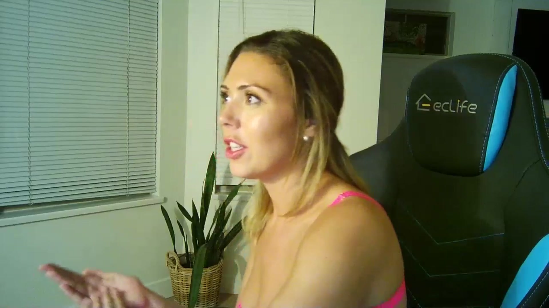 Gallery image thumbnail from Winxzyyy's myfreecams stream on, 08/20/2024, 07:37 image 9 of 20