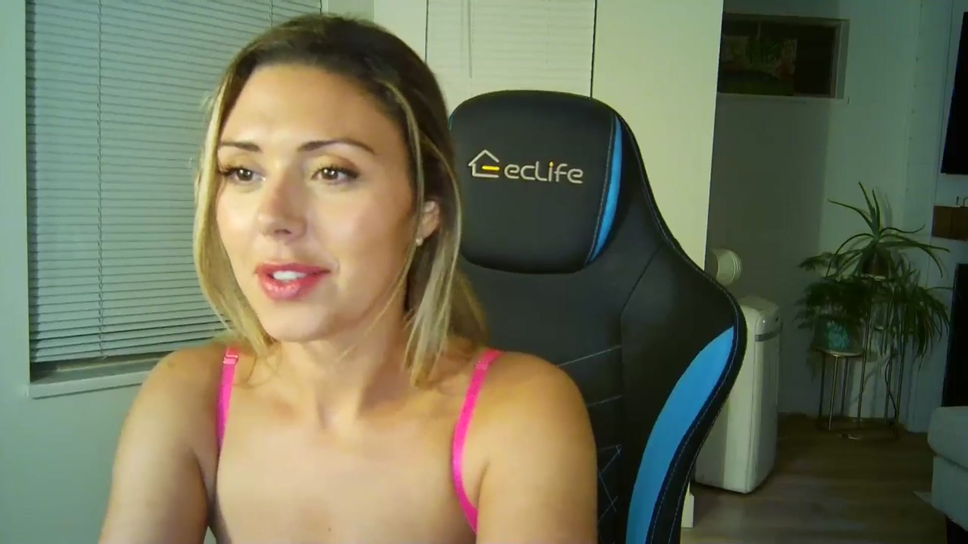 Gallery image thumbnail from Winxzyyy's myfreecams stream on, 08/20/2024, 07:37 image 2 of 20