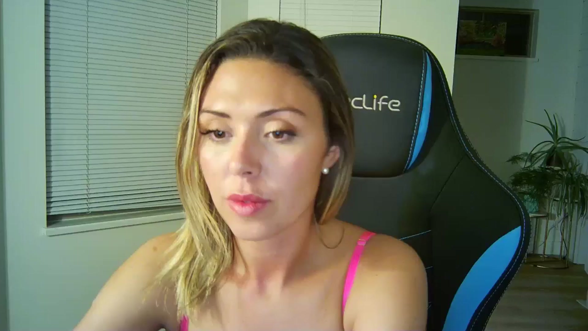 Gallery image thumbnail from Winxzyyy's myfreecams stream on, 08/20/2024, 11:07 image 20 of 20
