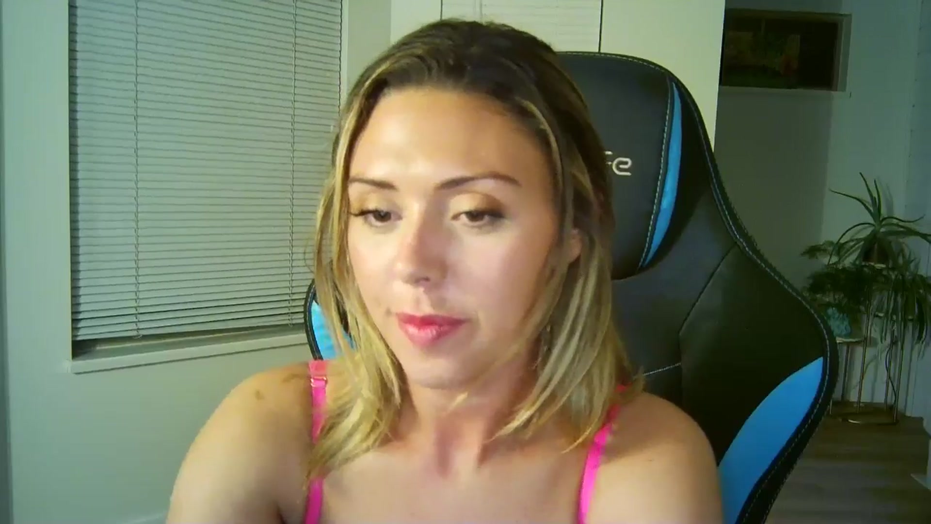 Gallery image thumbnail from Winxzyyy's myfreecams stream on, 08/20/2024, 11:07 image 17 of 20