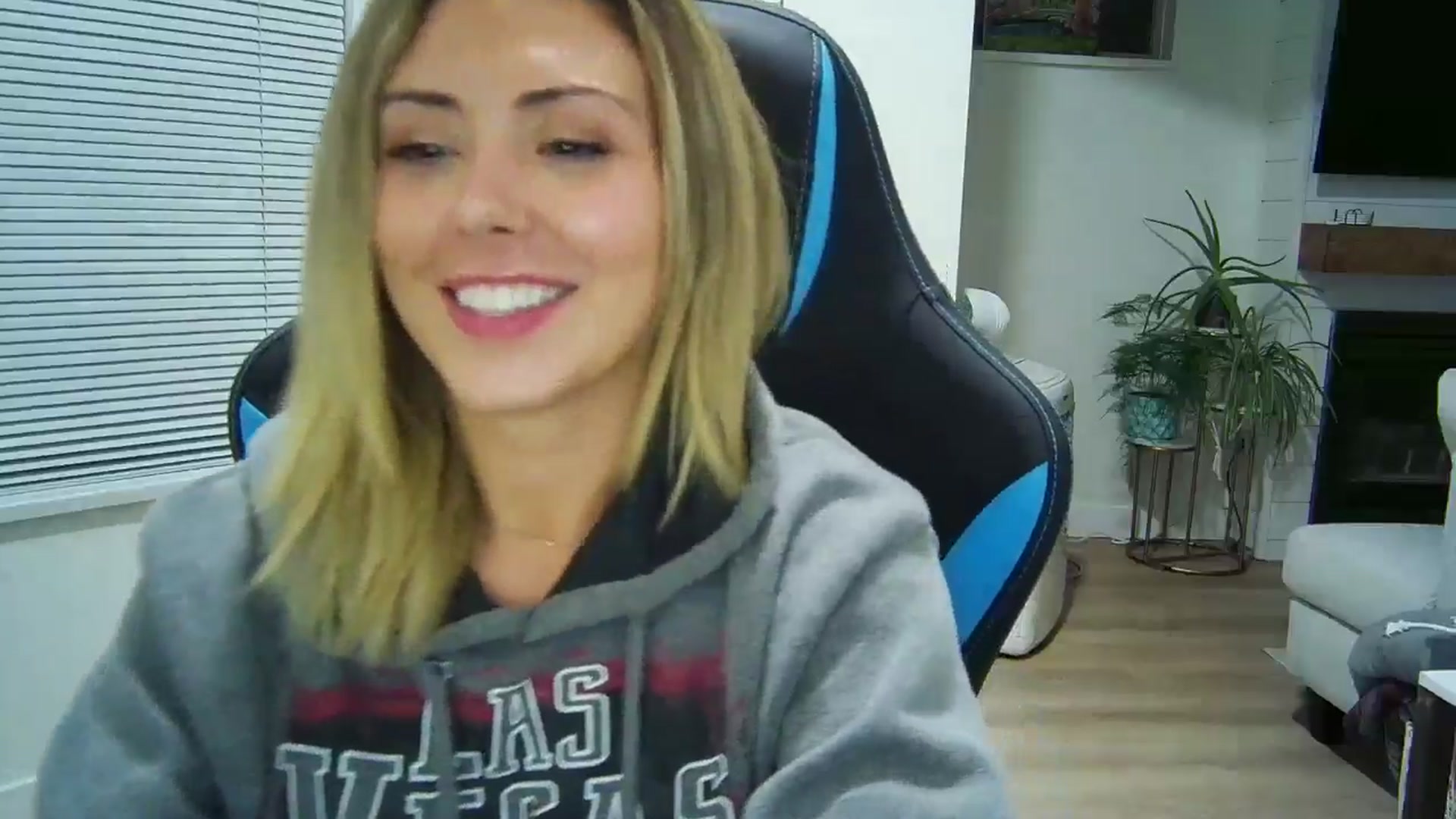 Gallery image thumbnail from Winxzyyy's myfreecams stream on, 08/23/2024, 05:16 image 10 of 20