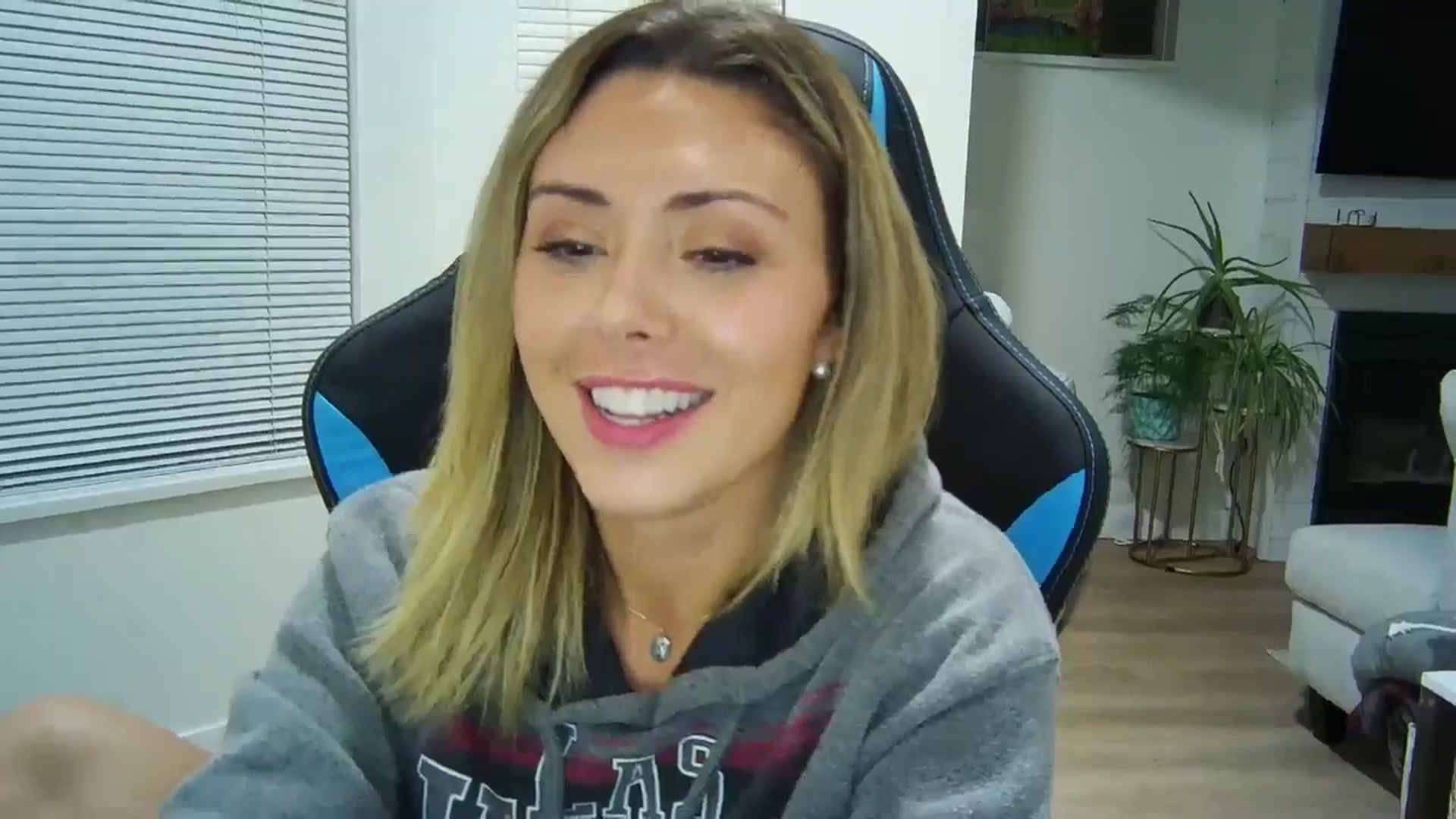 Gallery image thumbnail from Winxzyyy's myfreecams stream on, 08/23/2024, 05:16 image 17 of 20