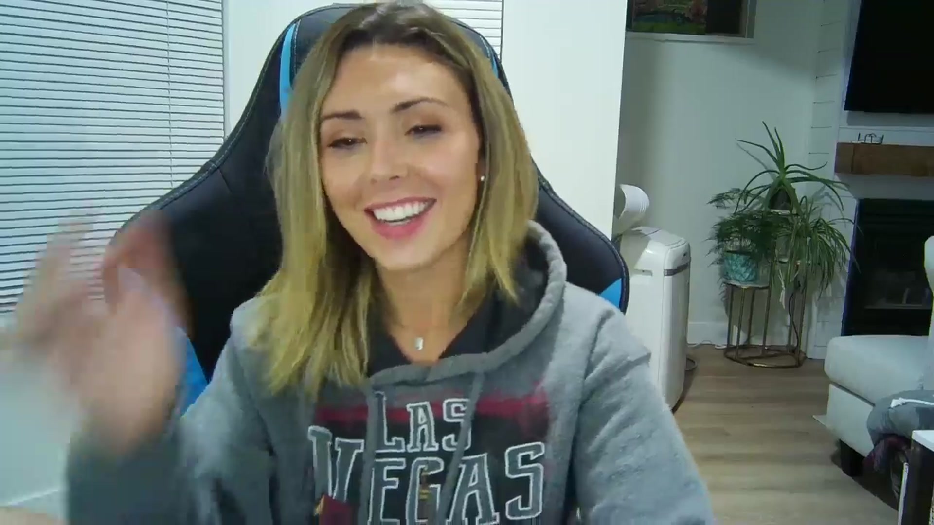 Gallery image thumbnail from Winxzyyy's myfreecams stream on, 08/23/2024, 05:16 image 16 of 20