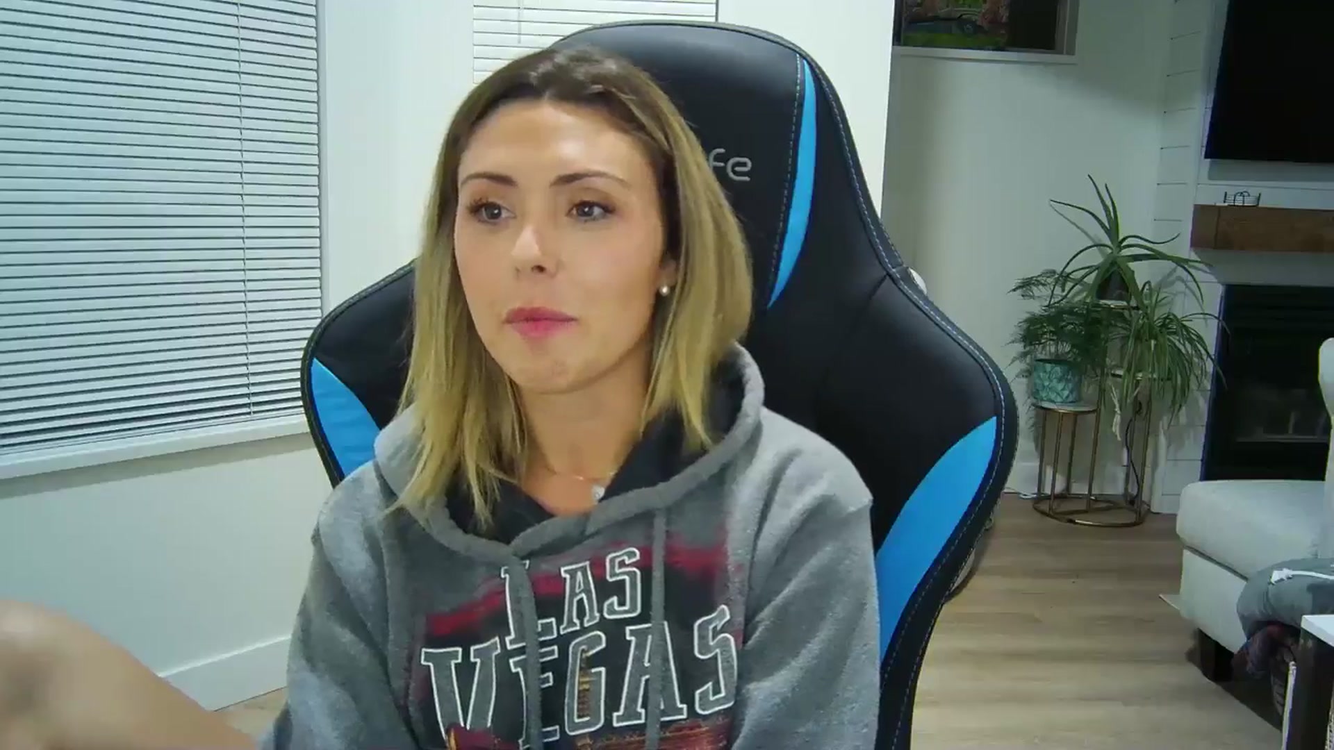 Gallery image thumbnail from Winxzyyy's myfreecams stream on, 08/23/2024, 05:16 image 12 of 20